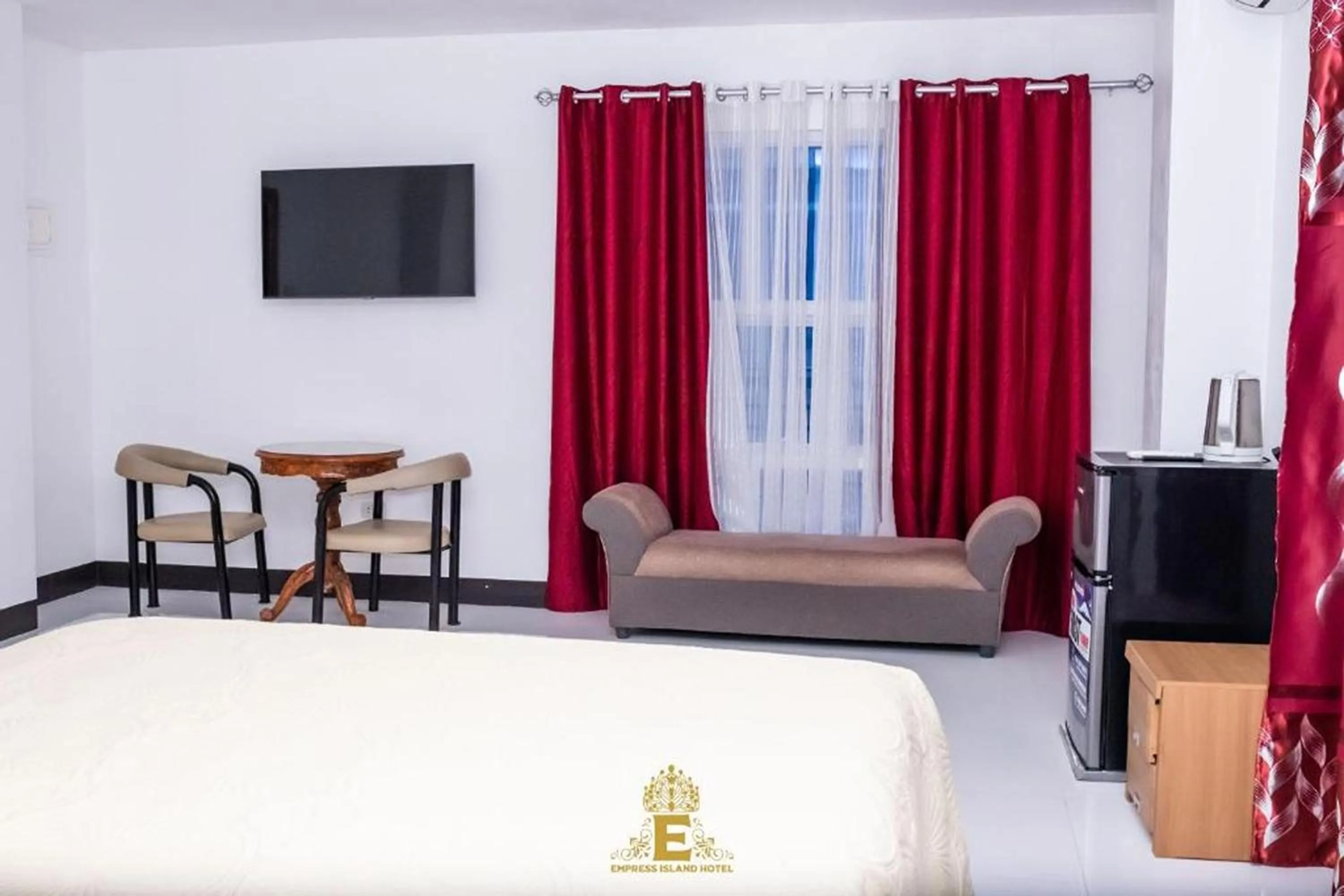 Bed in Empress Island Hotel