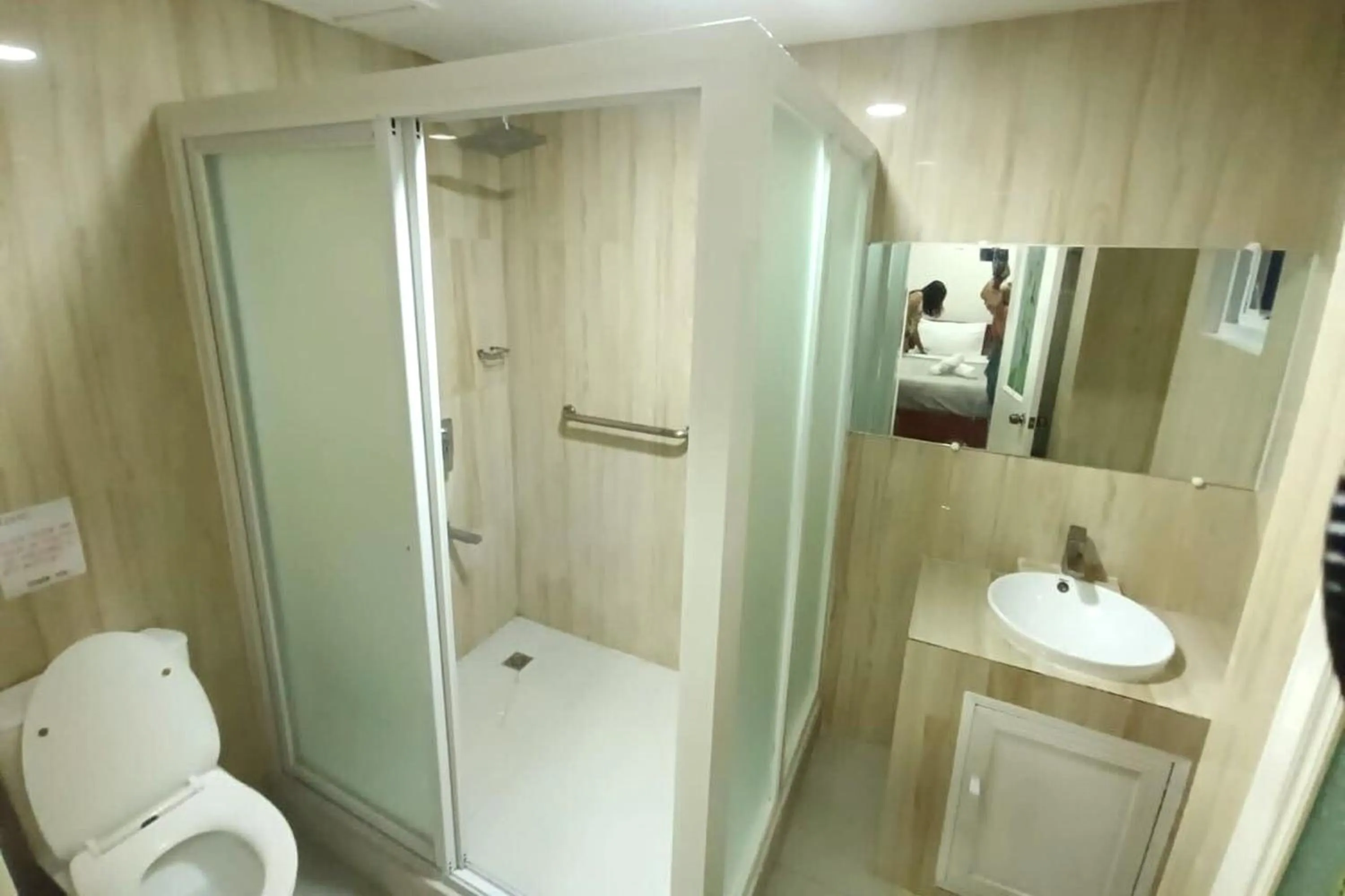 Shower in Empress Island Hotel