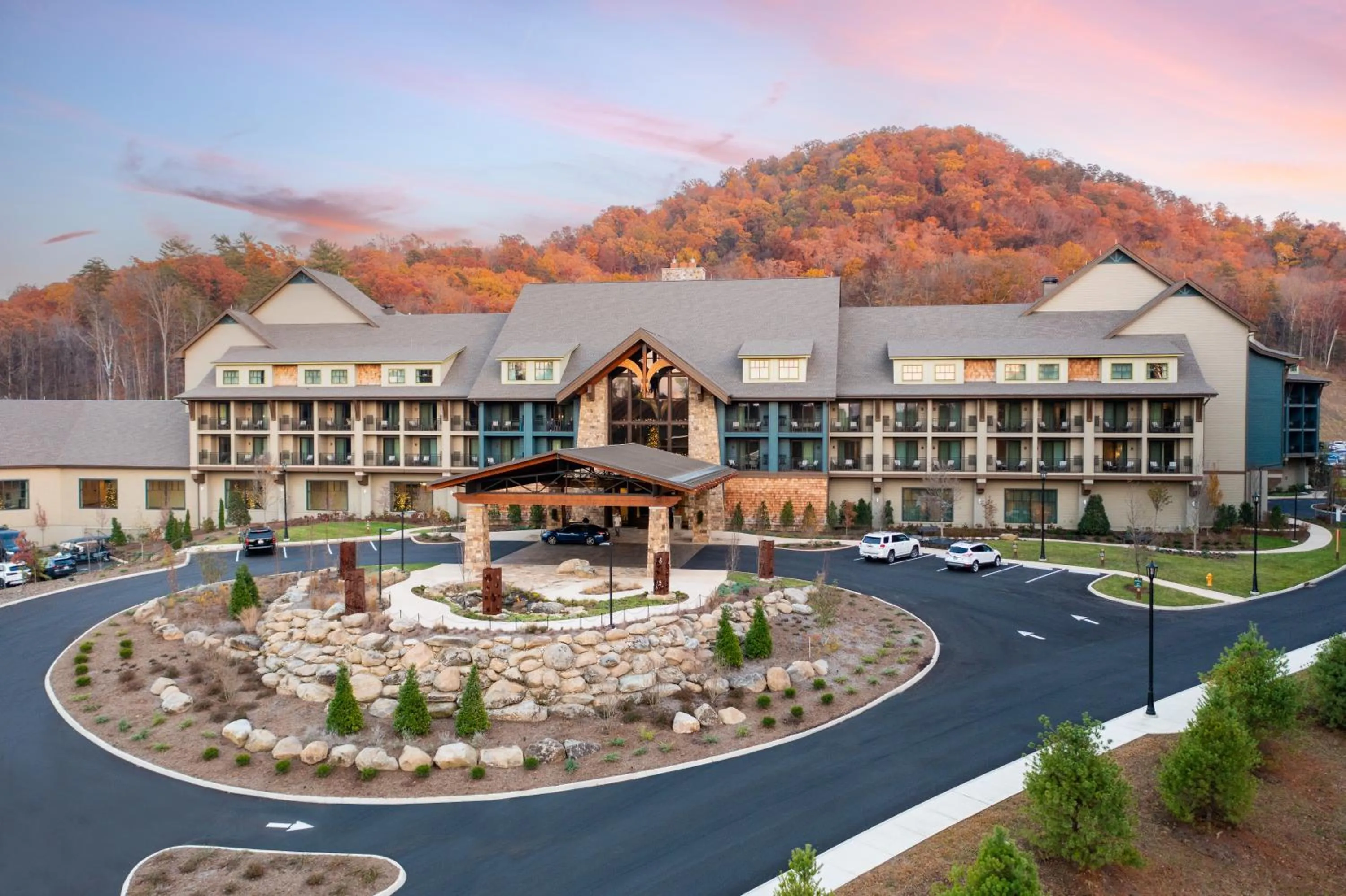 Property building in Dollywood's HeartSong Lodge & Resort