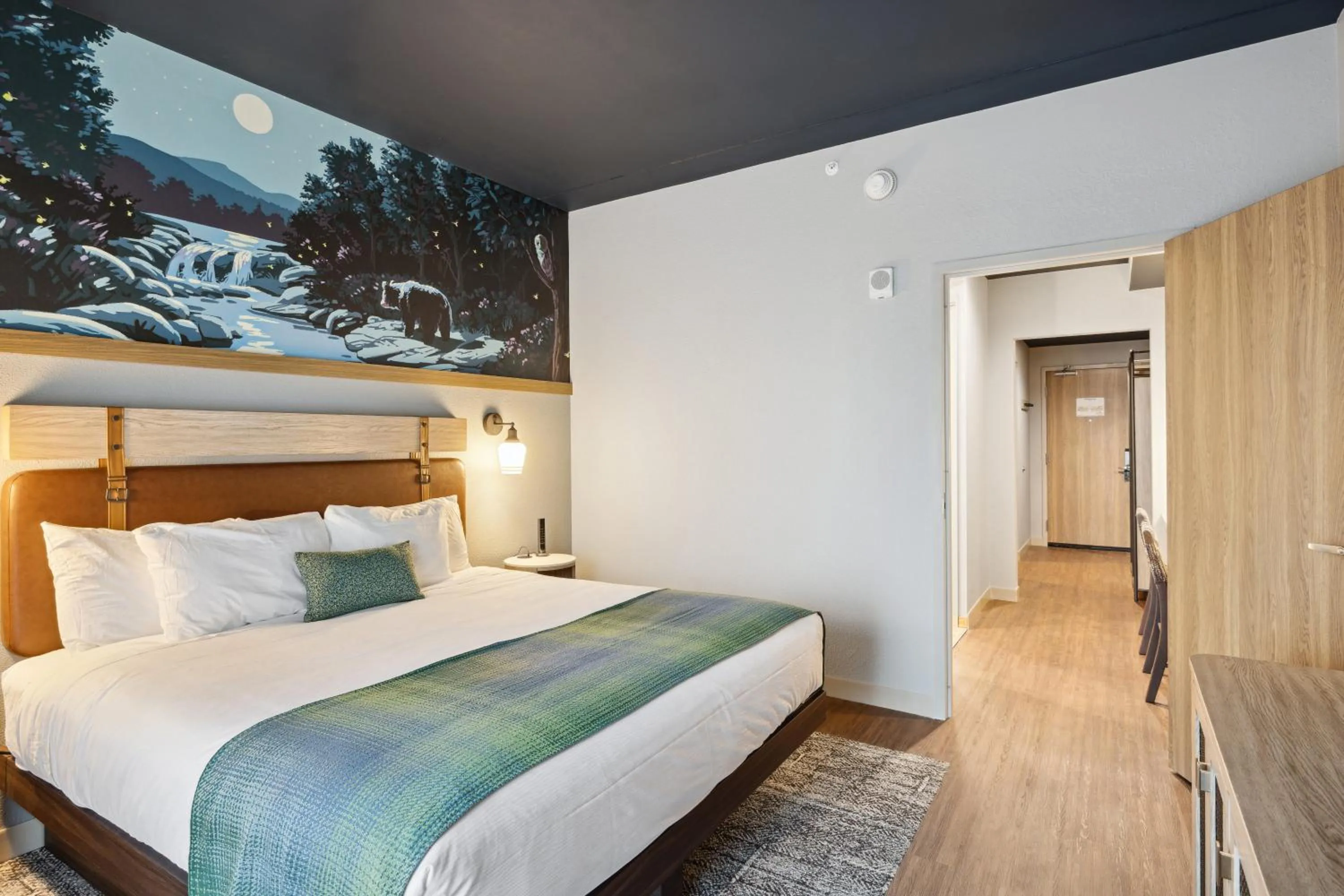 Bed in Dollywood's HeartSong Lodge & Resort