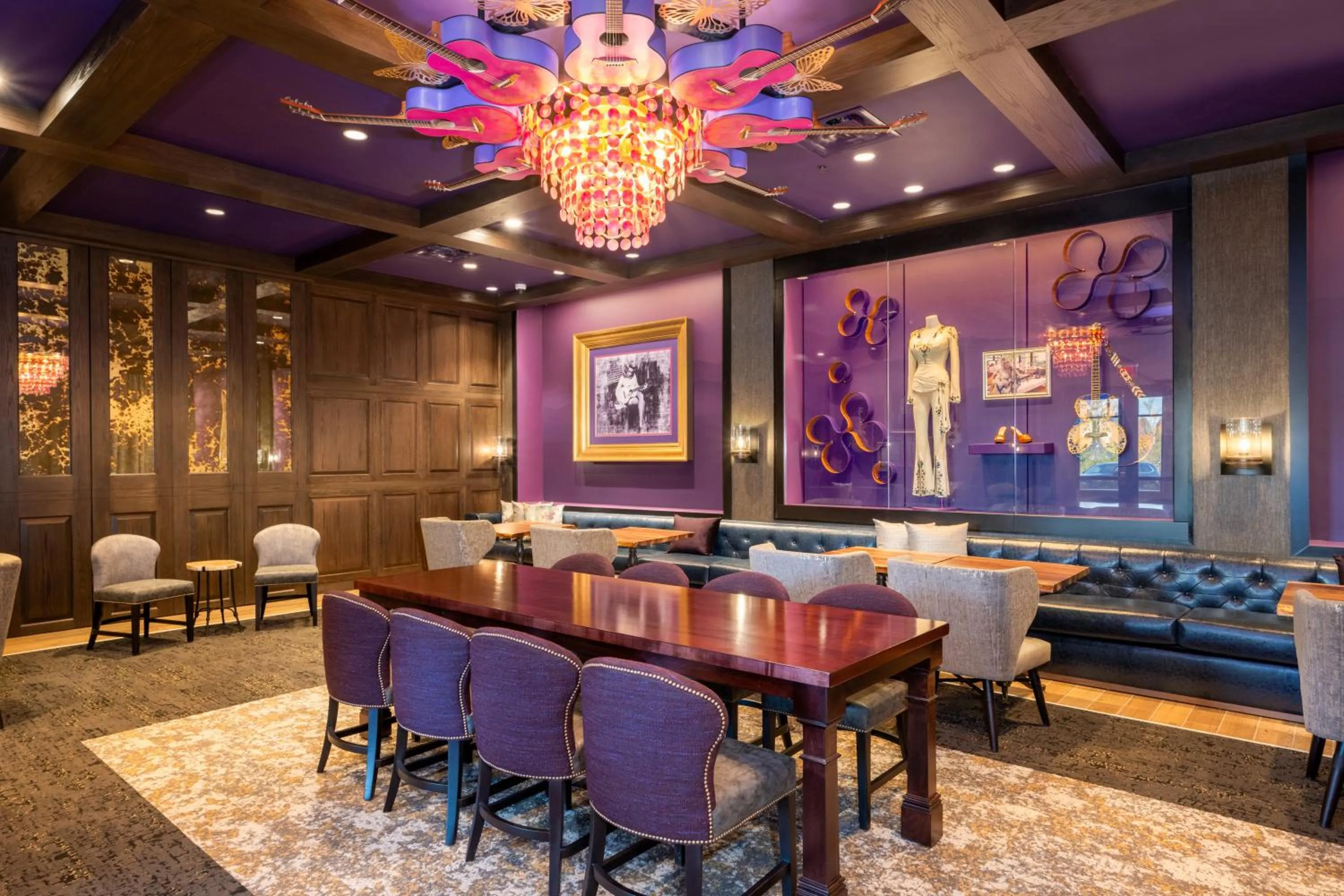 Living room in Dollywood's HeartSong Lodge & Resort