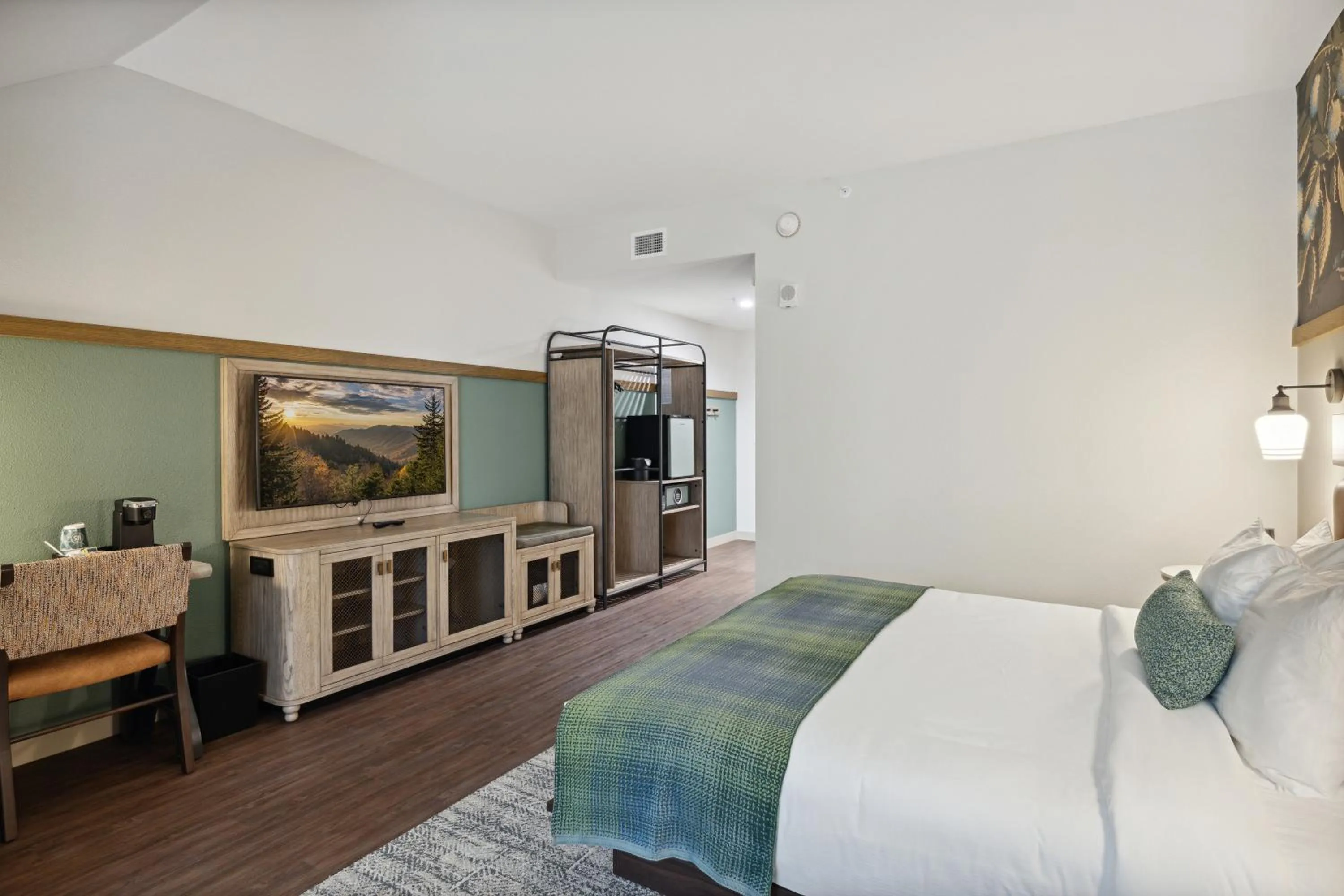 Bed in Dollywood's HeartSong Lodge & Resort