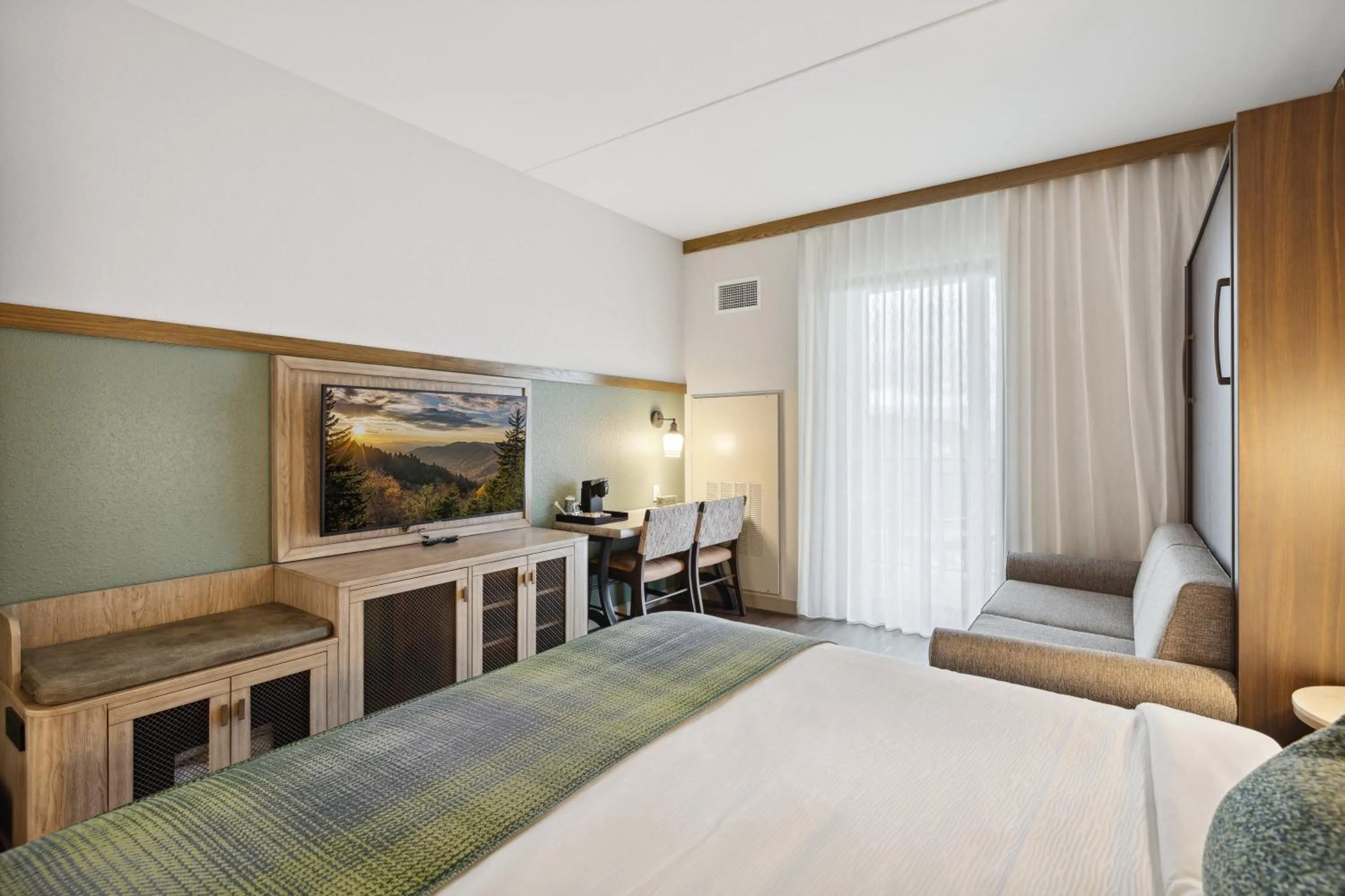 Bed in Dollywood's HeartSong Lodge & Resort