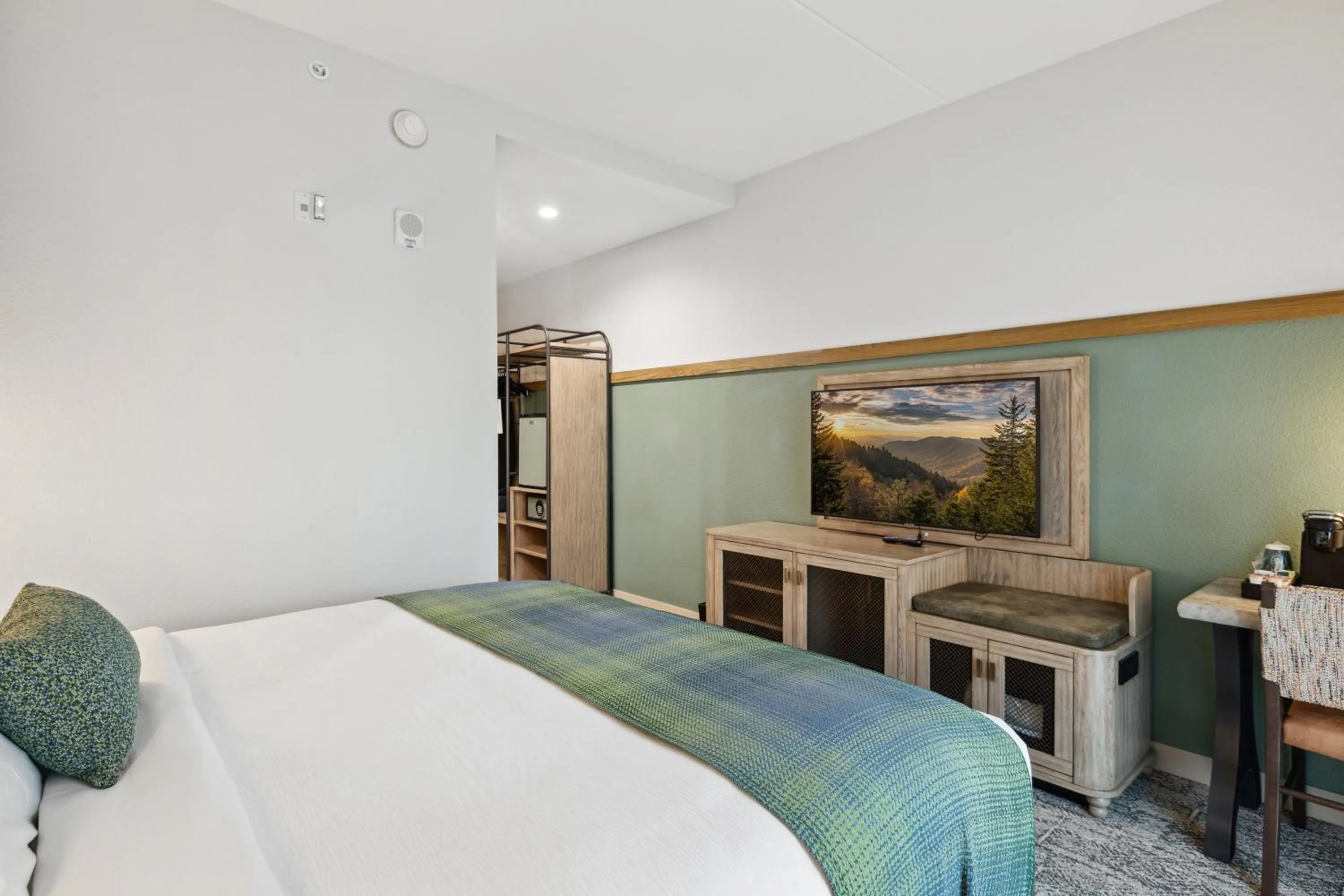 Bed in Dollywood's HeartSong Lodge & Resort