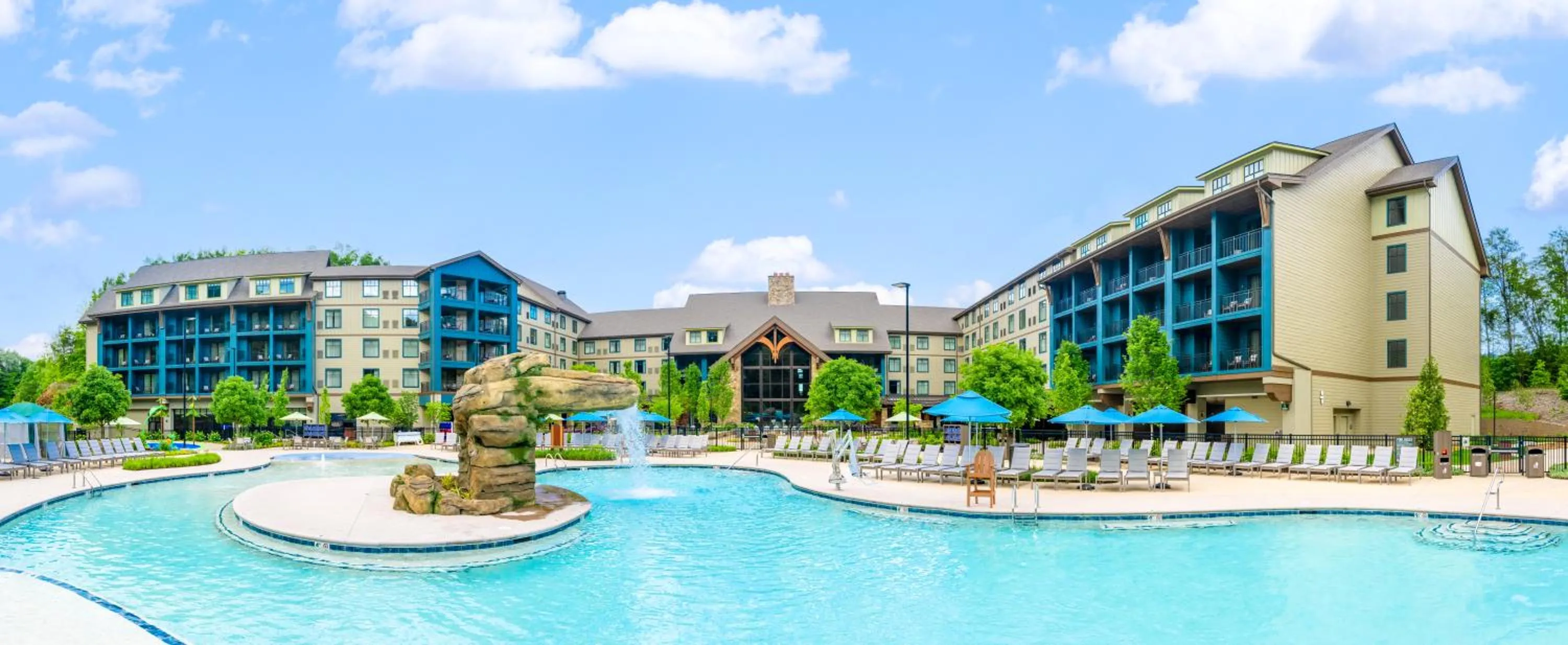 Property building in Dollywood's HeartSong Lodge & Resort