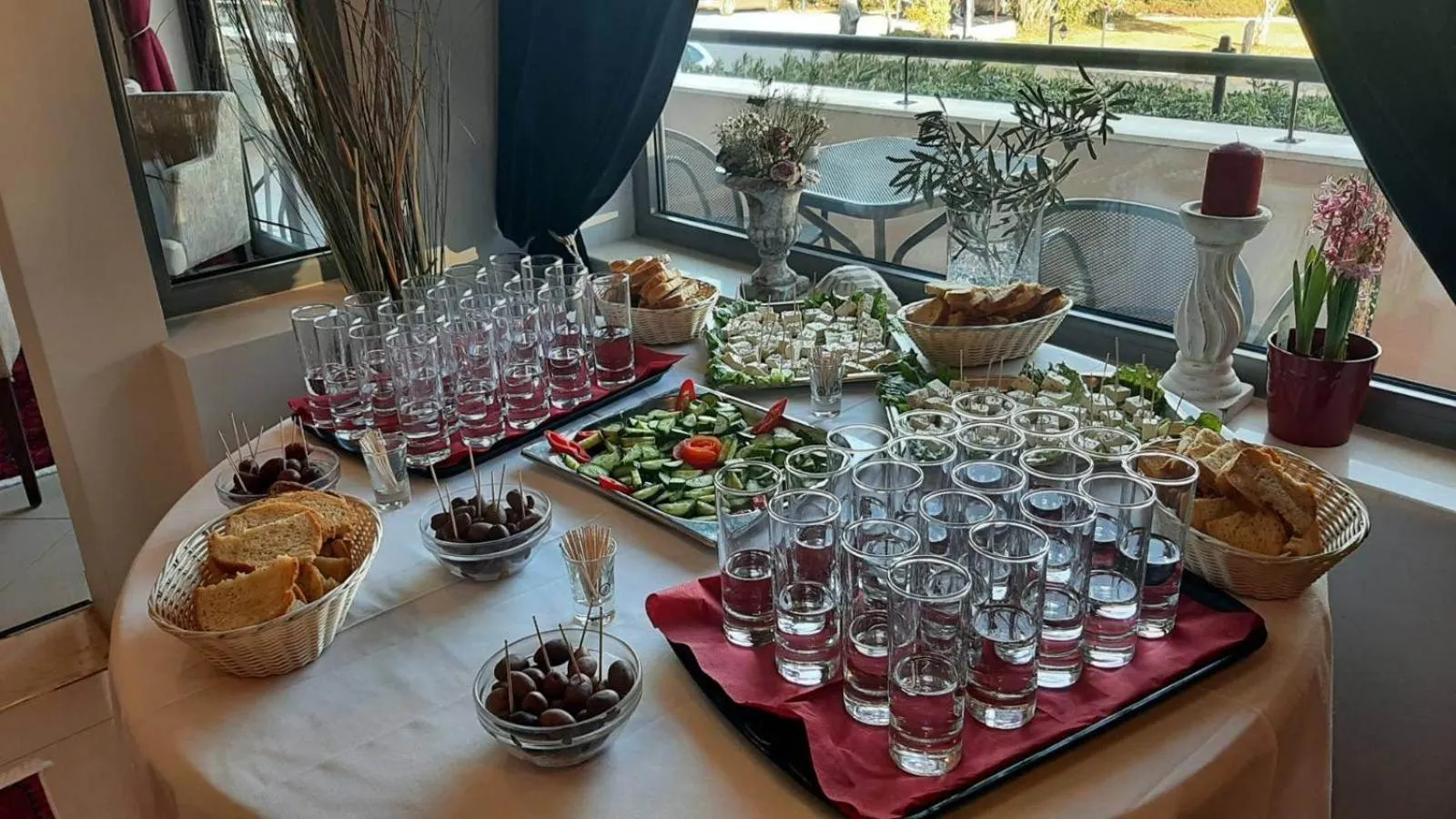 Restaurant/places to eat in Assembly Hotel