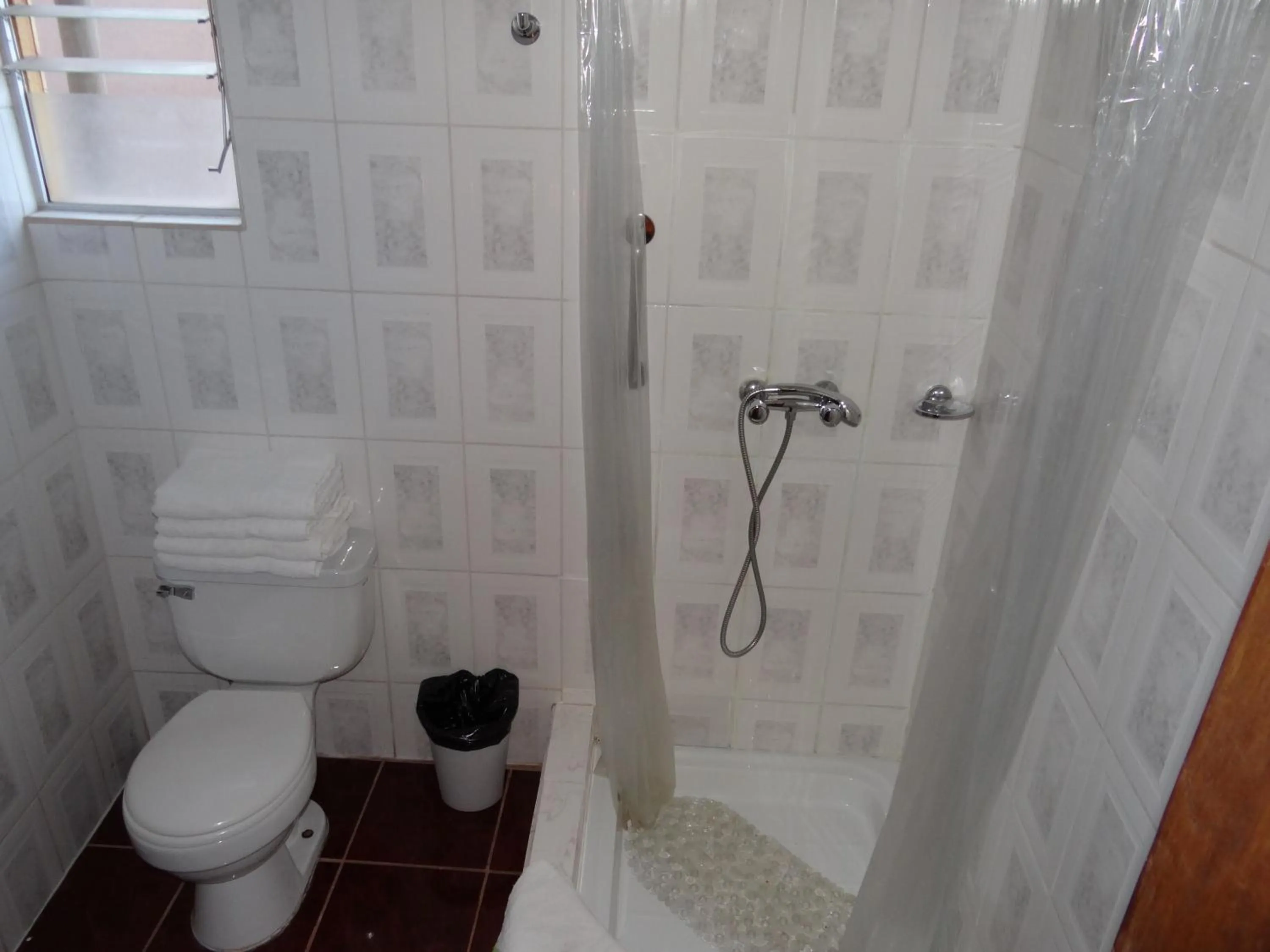 Shower in Inti & Killa Hostal