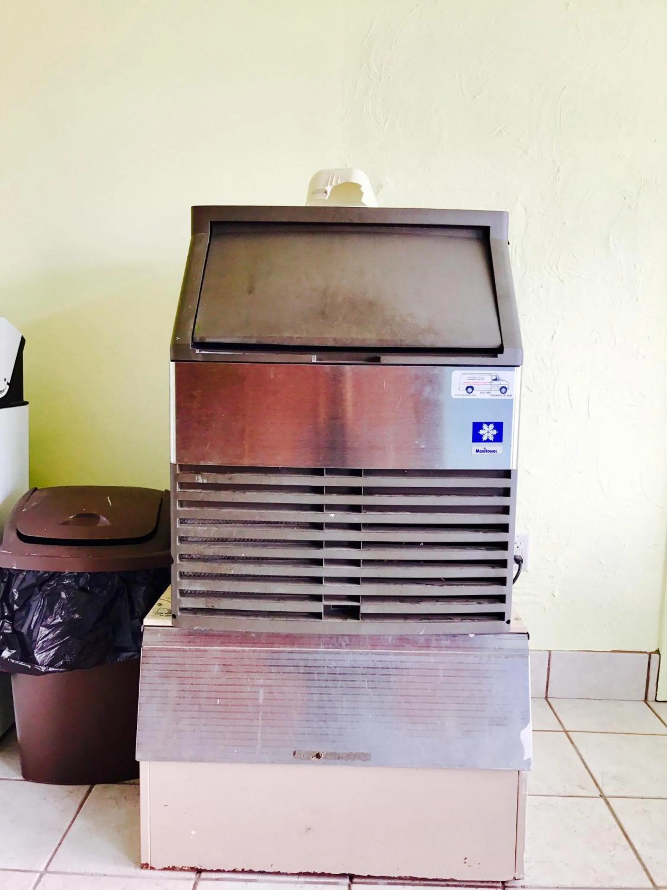 Food and drinks in Greystone Motel