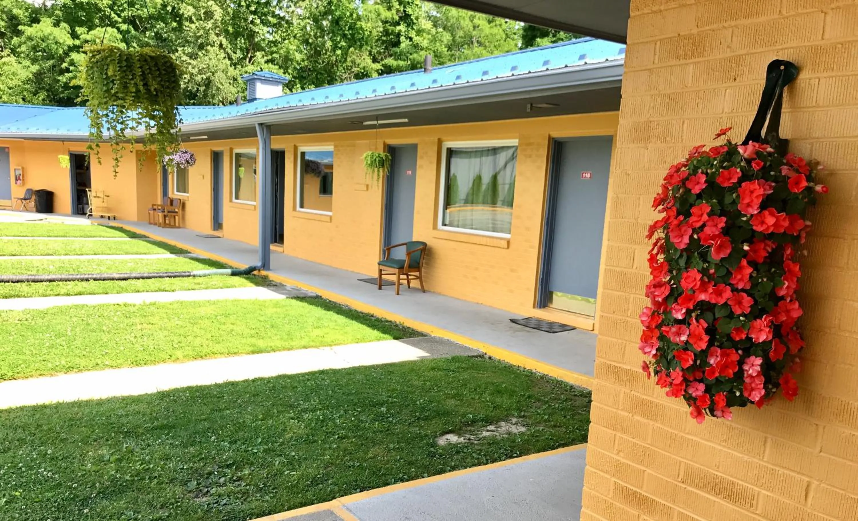 Decorative detail in Greystone Motel