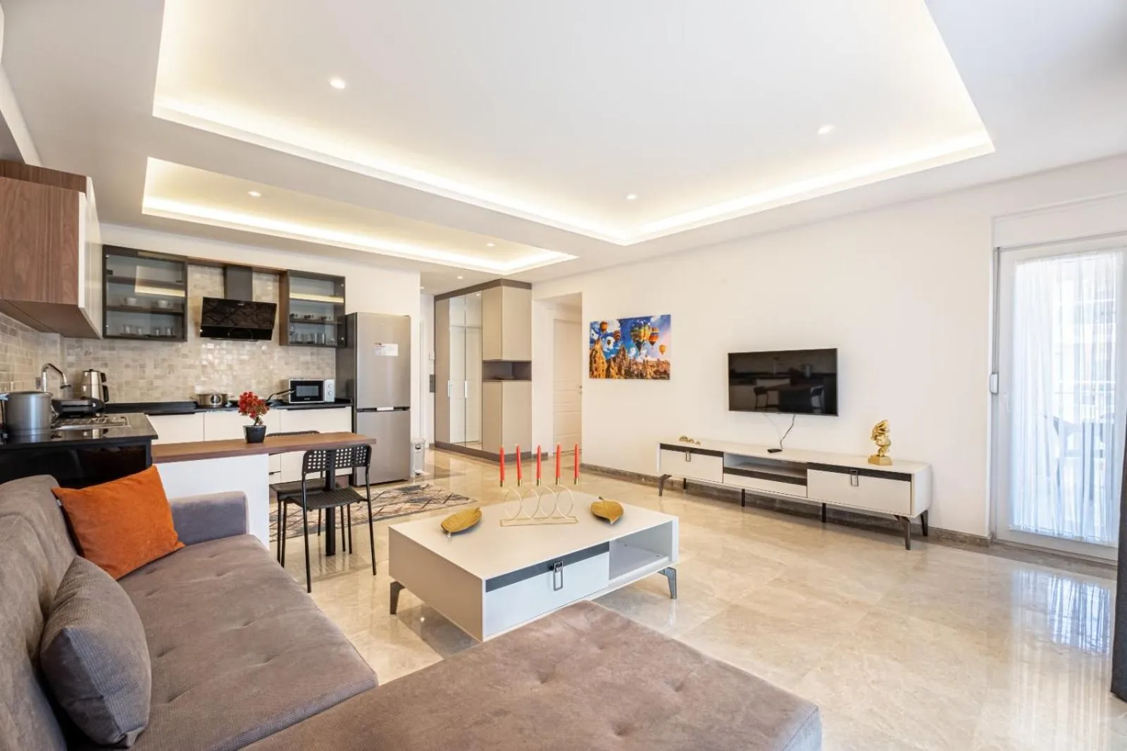 Communal lounge/ TV room in Belek Deluxe Suit