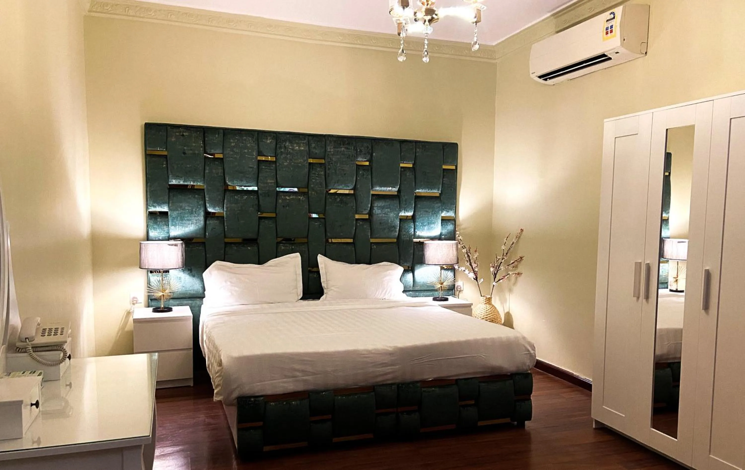 Bedroom in Al Nabarees Al Masi Hotel