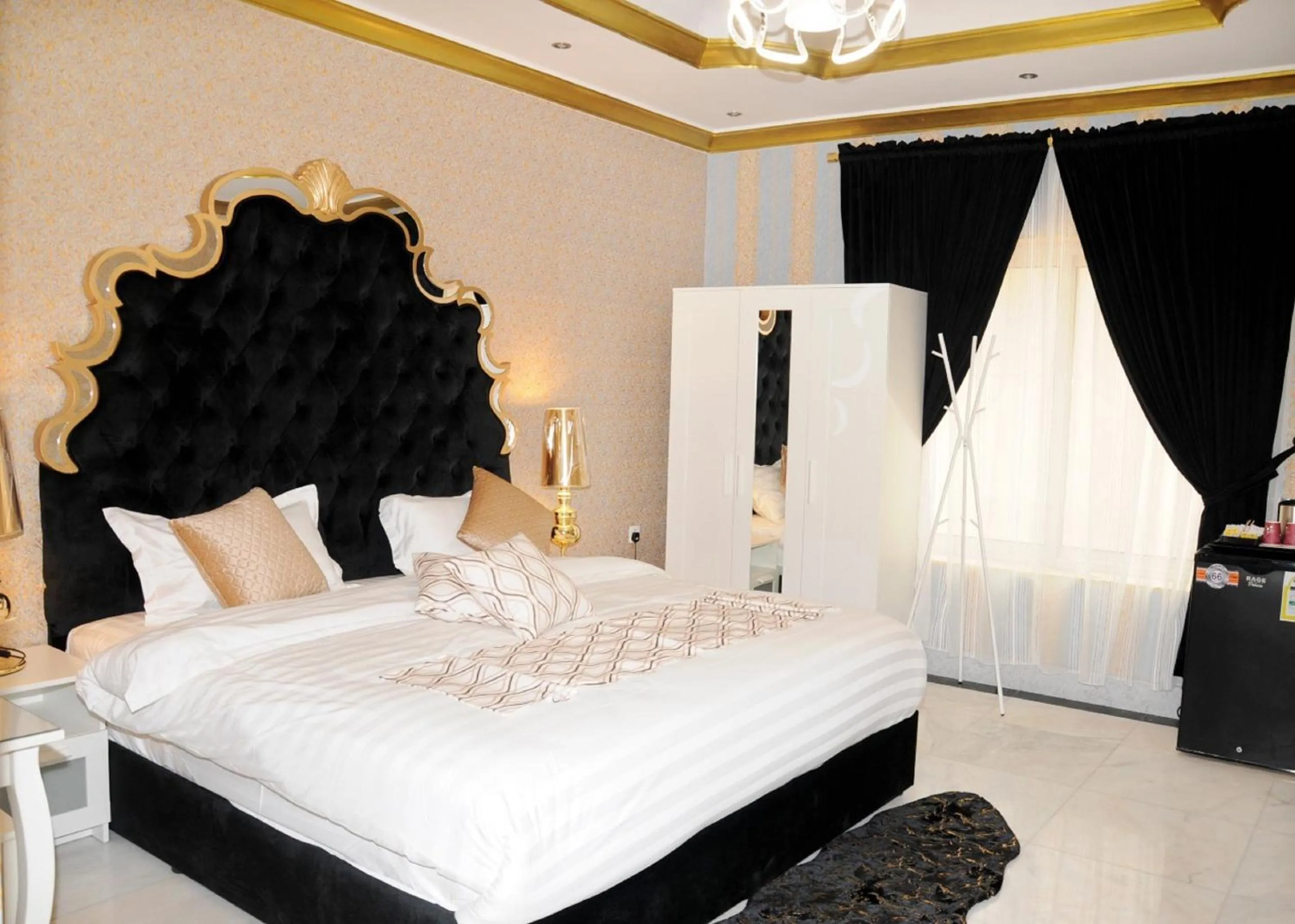 Bed in Al Nabarees Al Masi Hotel