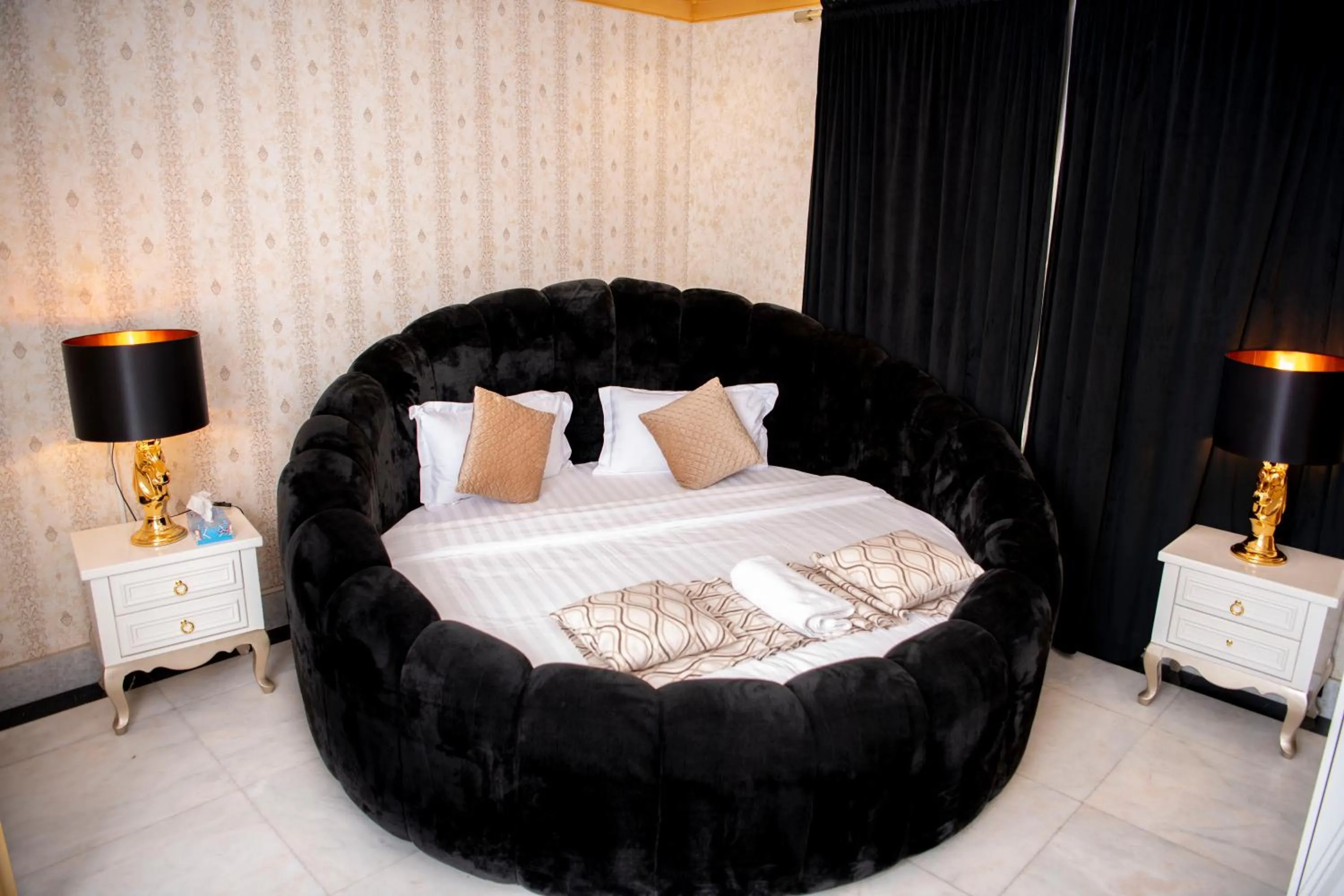 Bedroom in Al Nabarees Al Masi Hotel