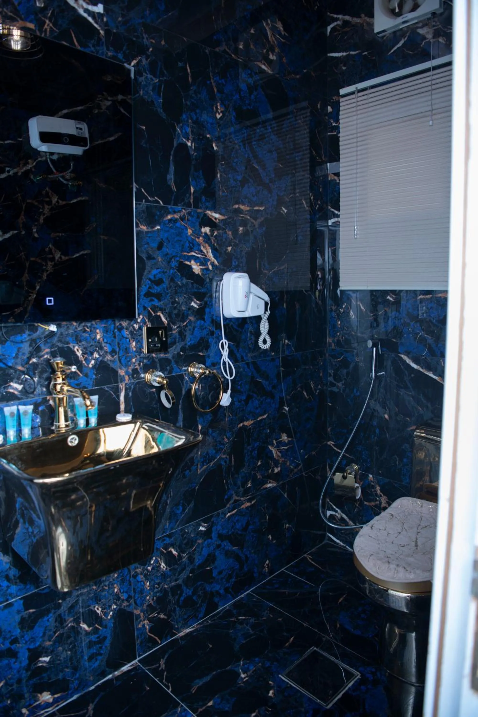 Bathroom in Al Nabarees Al Masi Hotel