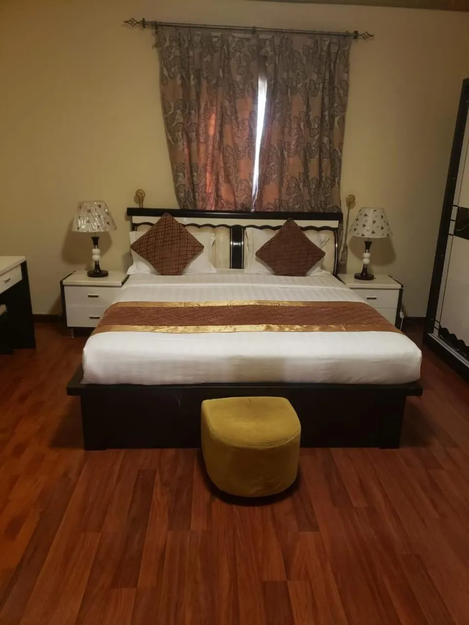 Bed in Al Nabarees Al Masi Hotel