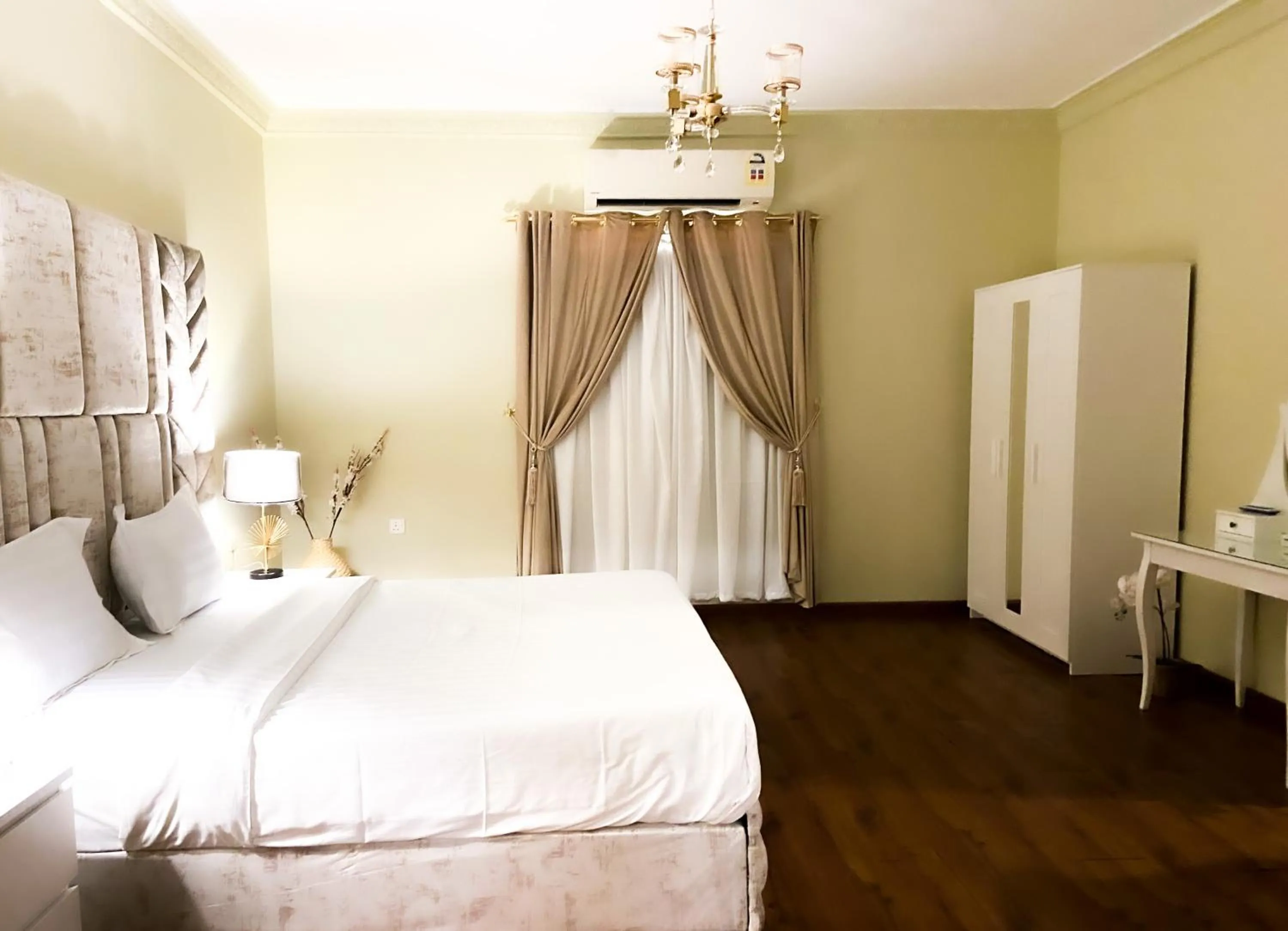 Bedroom in Al Nabarees Al Masi Hotel