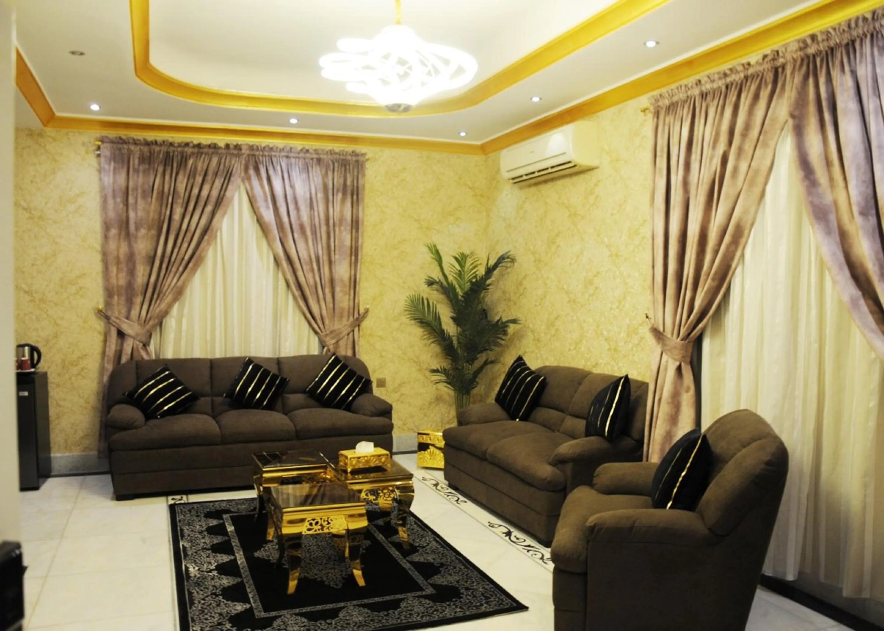 Living room in Al Nabarees Al Masi Hotel