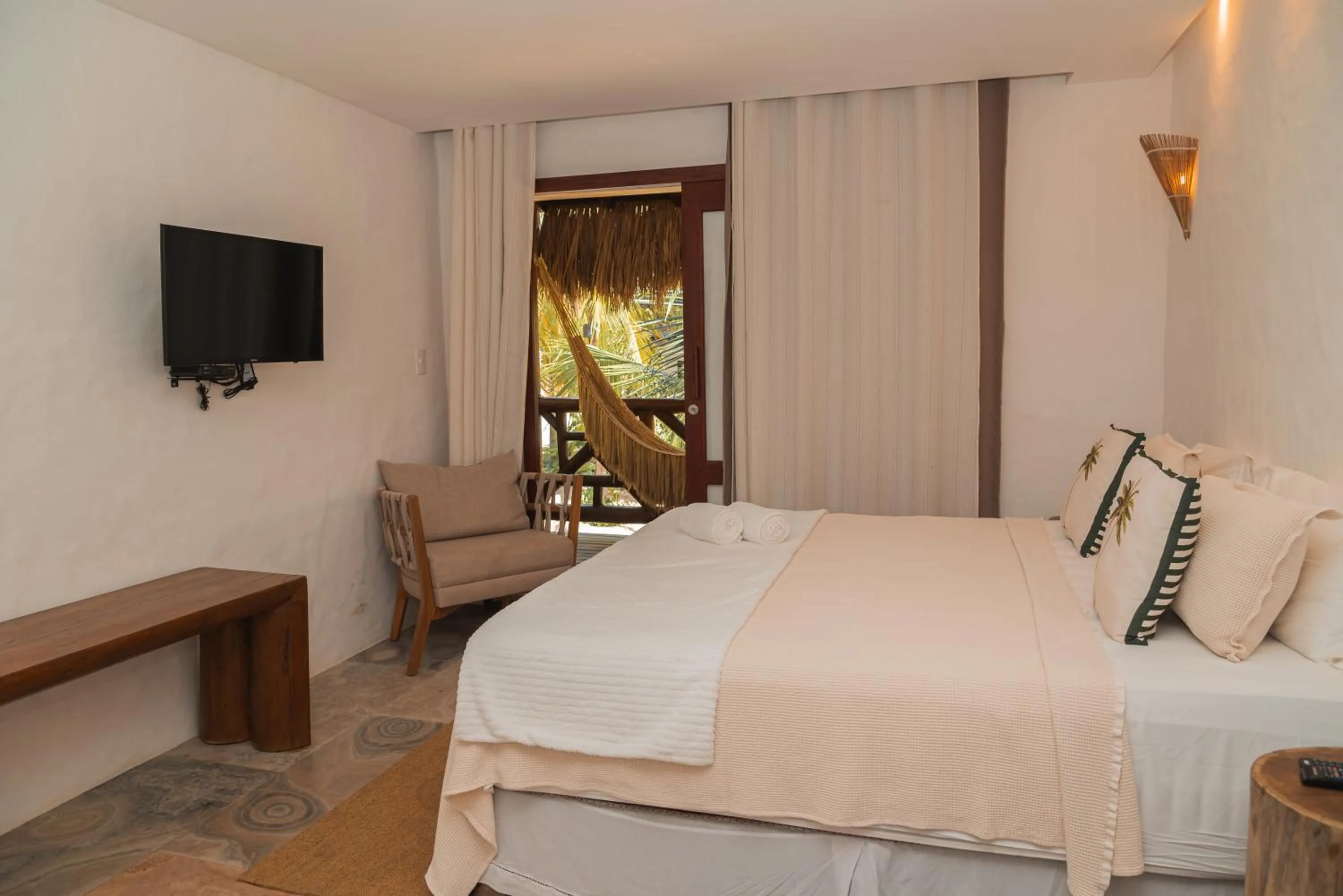 TV and multimedia, Bed in Moriá Eco Lodge