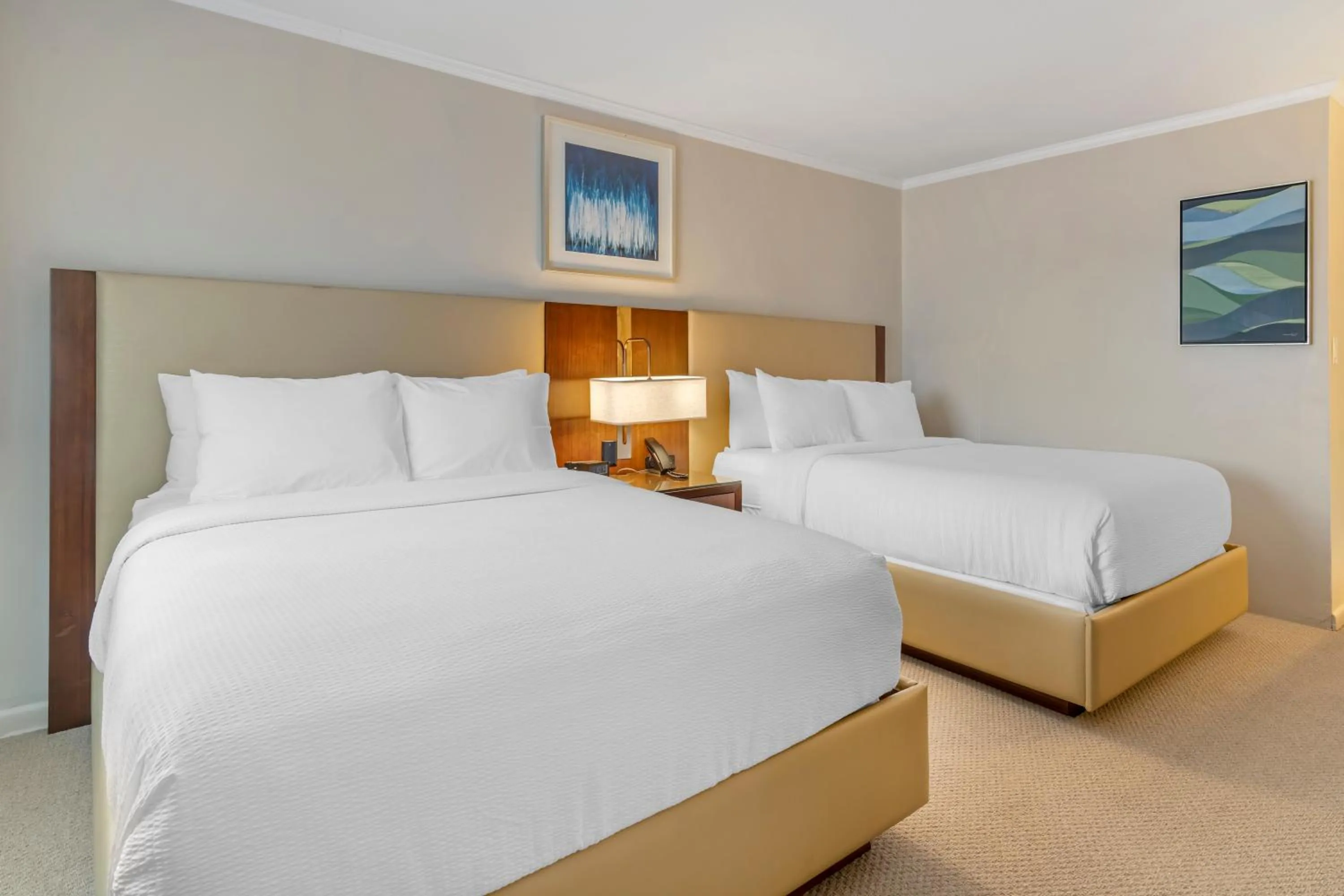 Bedroom, Bed in Downtown Dover Inn