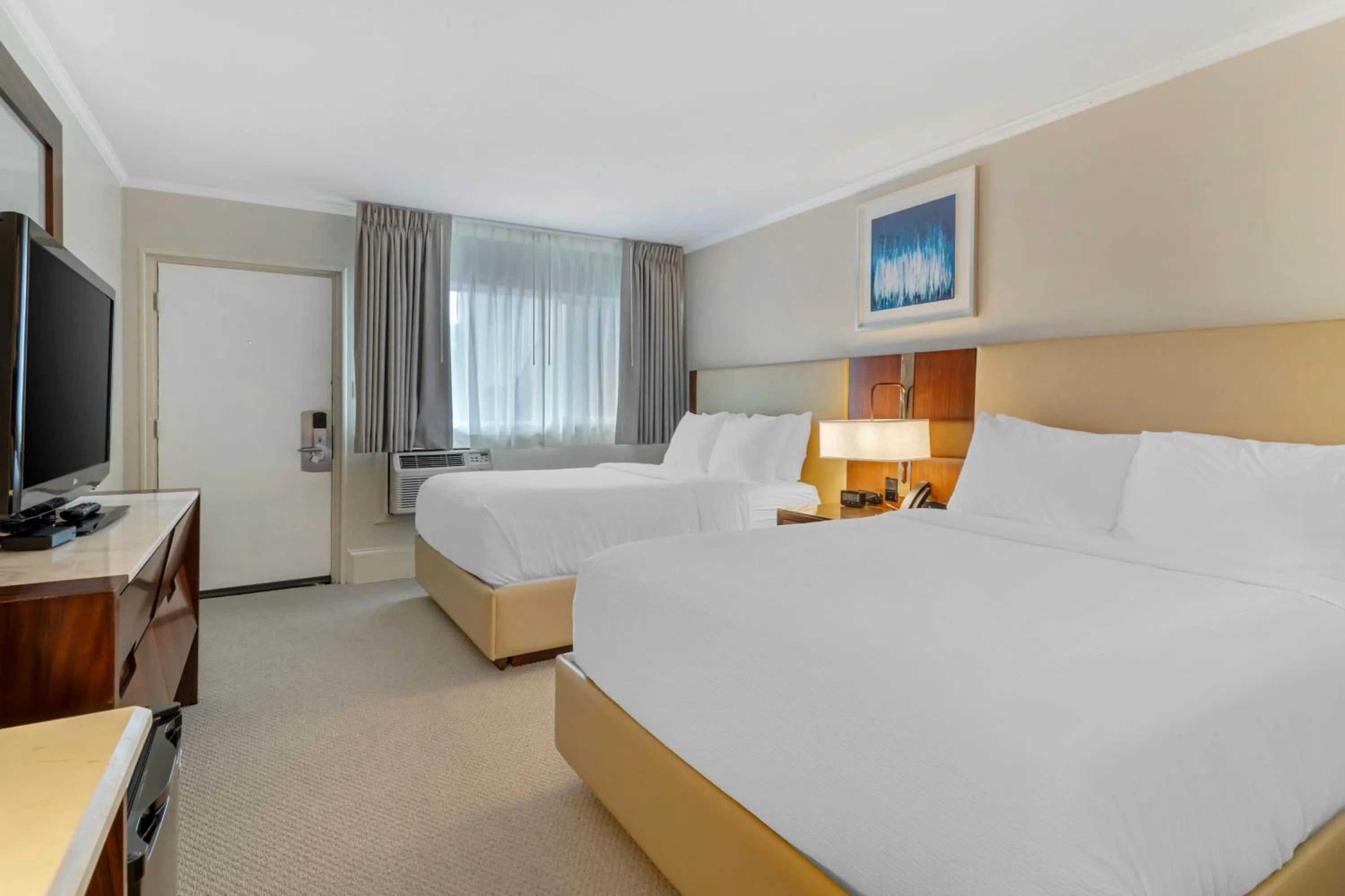 Bedroom, Bed in Downtown Dover Inn