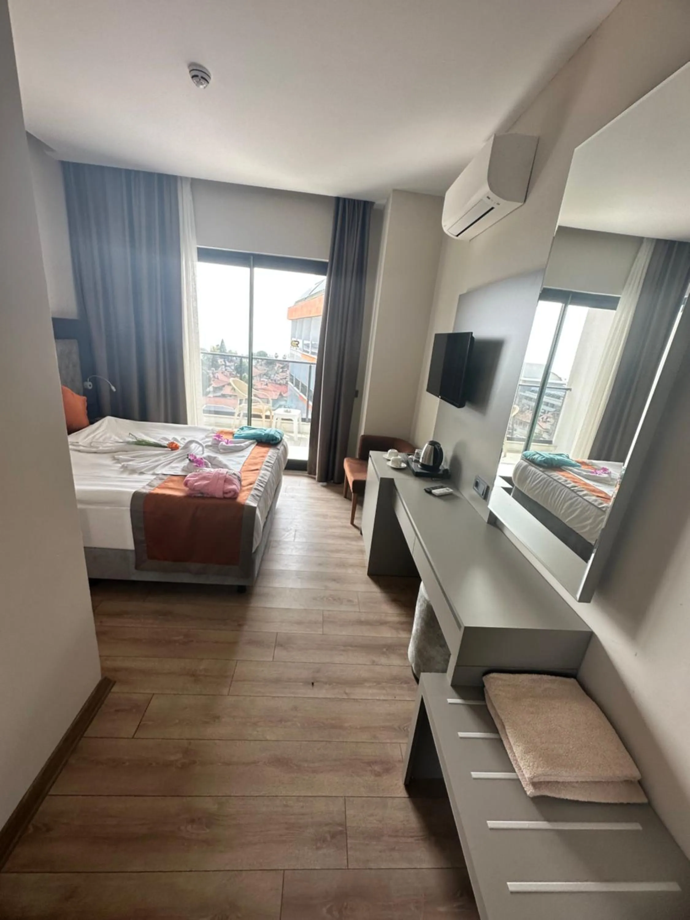 TV and multimedia, Bed in SiDE GOLDEN ROCK HOTEL&SPA