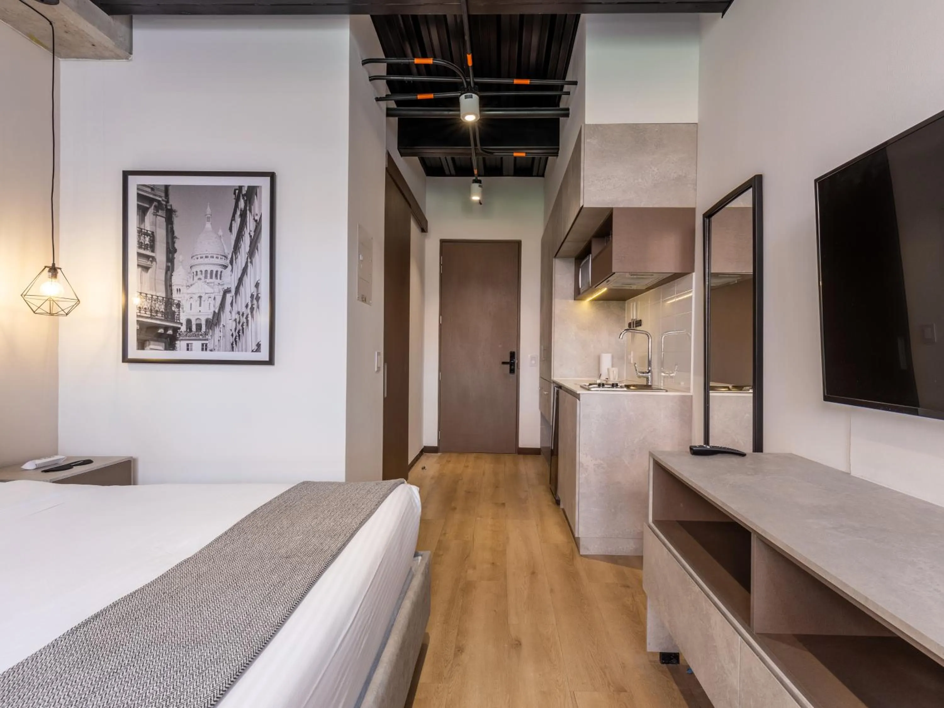 Photo of the whole room, Bed in Beliving by Wynwood House