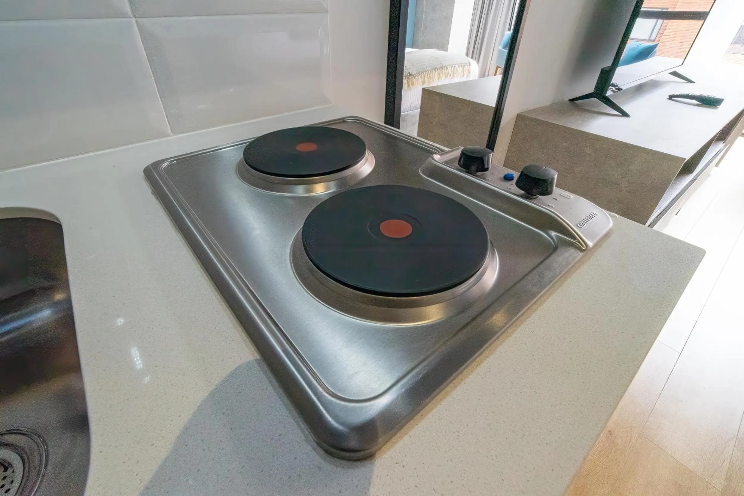 Kitchen or kitchenette in Beliving by Wynwood House