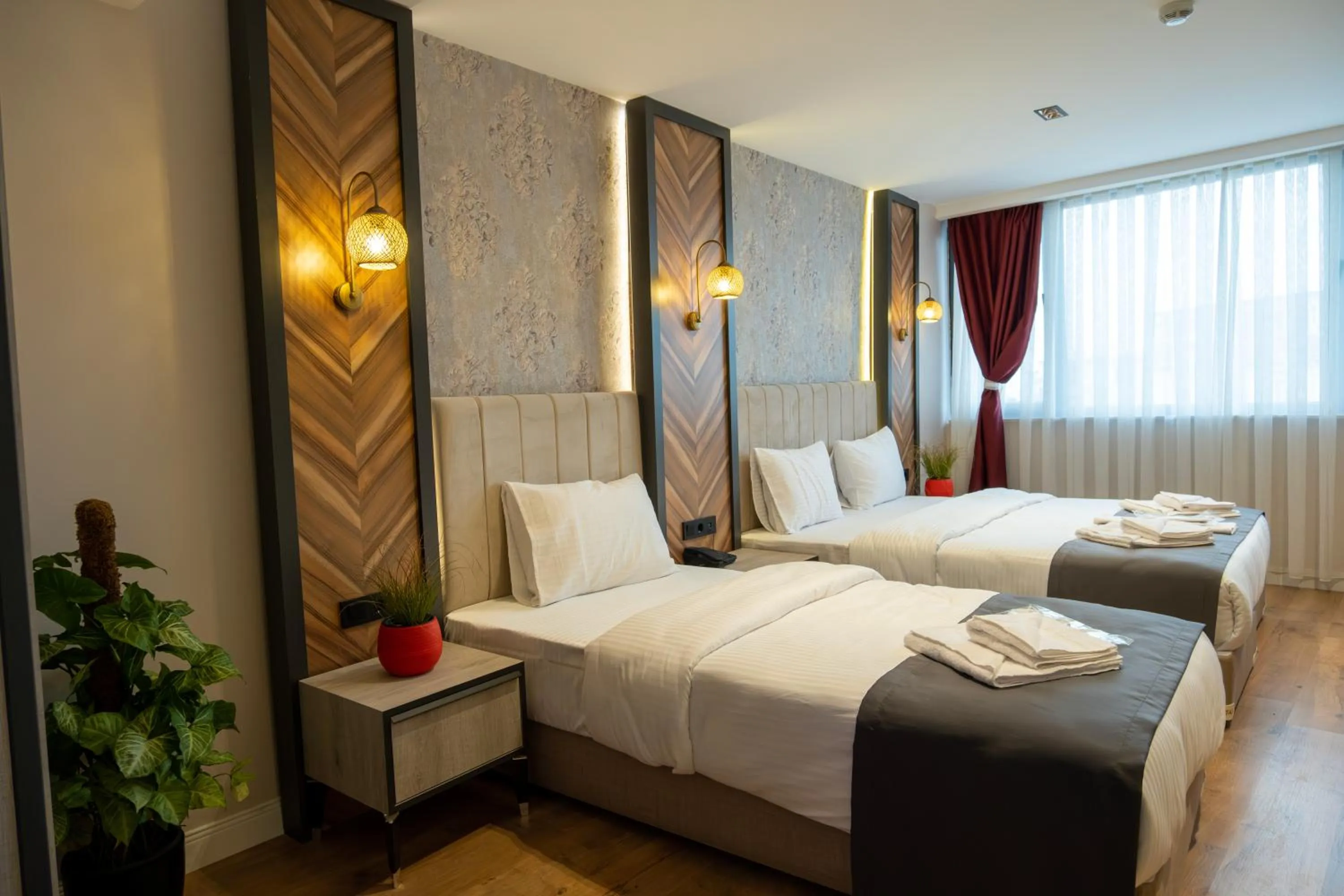 Photo of the whole room, Bed in Linda Port Hotel