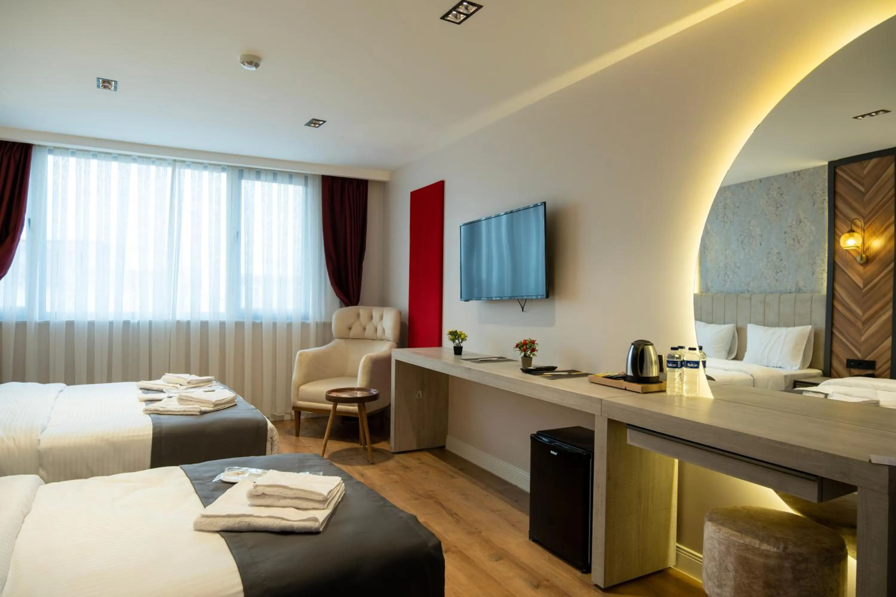 Kitchen or kitchenette, Bed in Linda Port Hotel