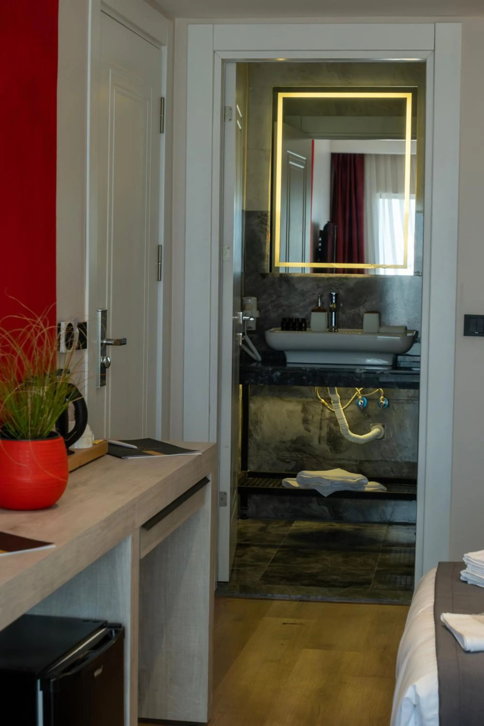 hair dresser, Bed in Linda Port Hotel