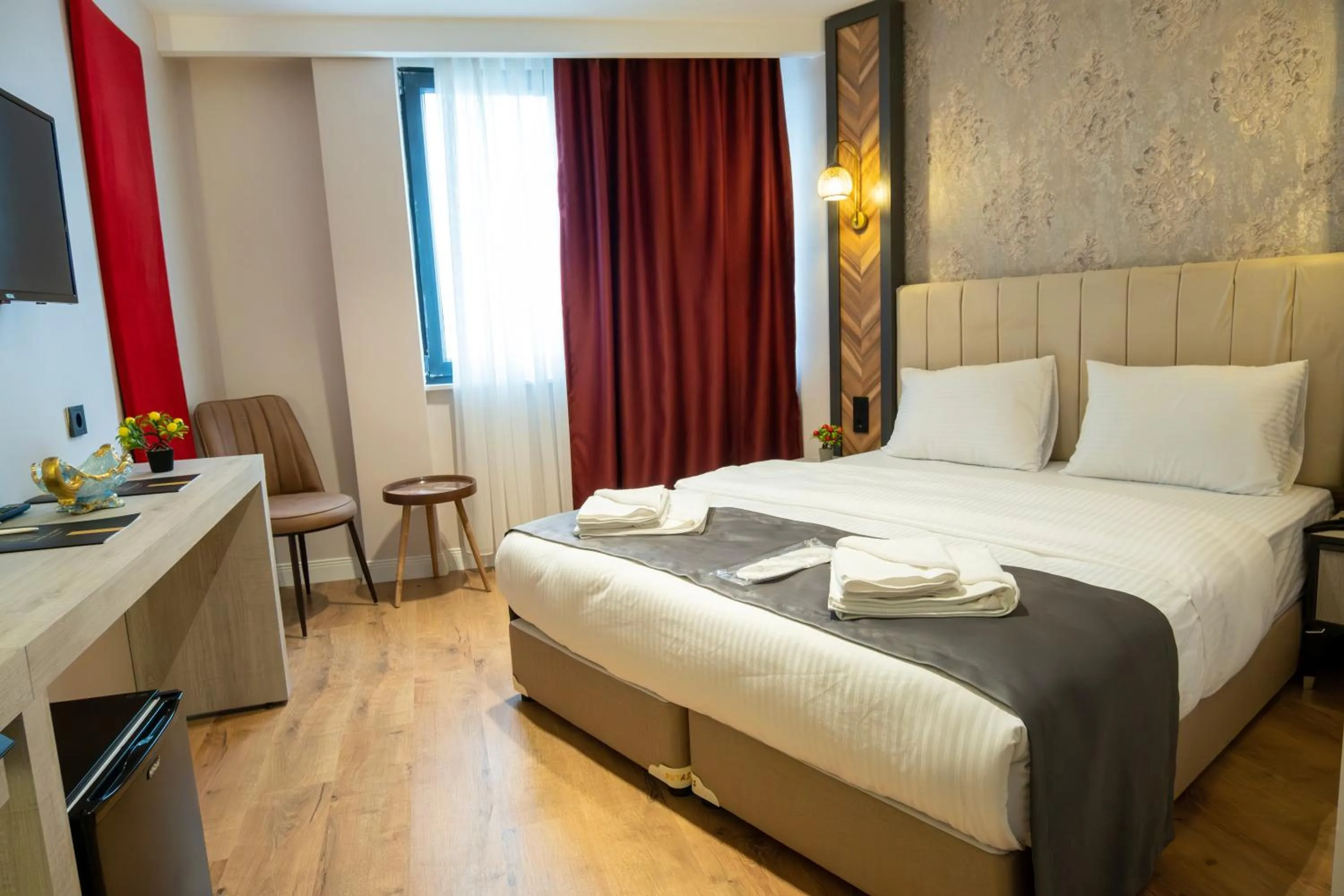 Photo of the whole room, Bed in Linda Port Hotel