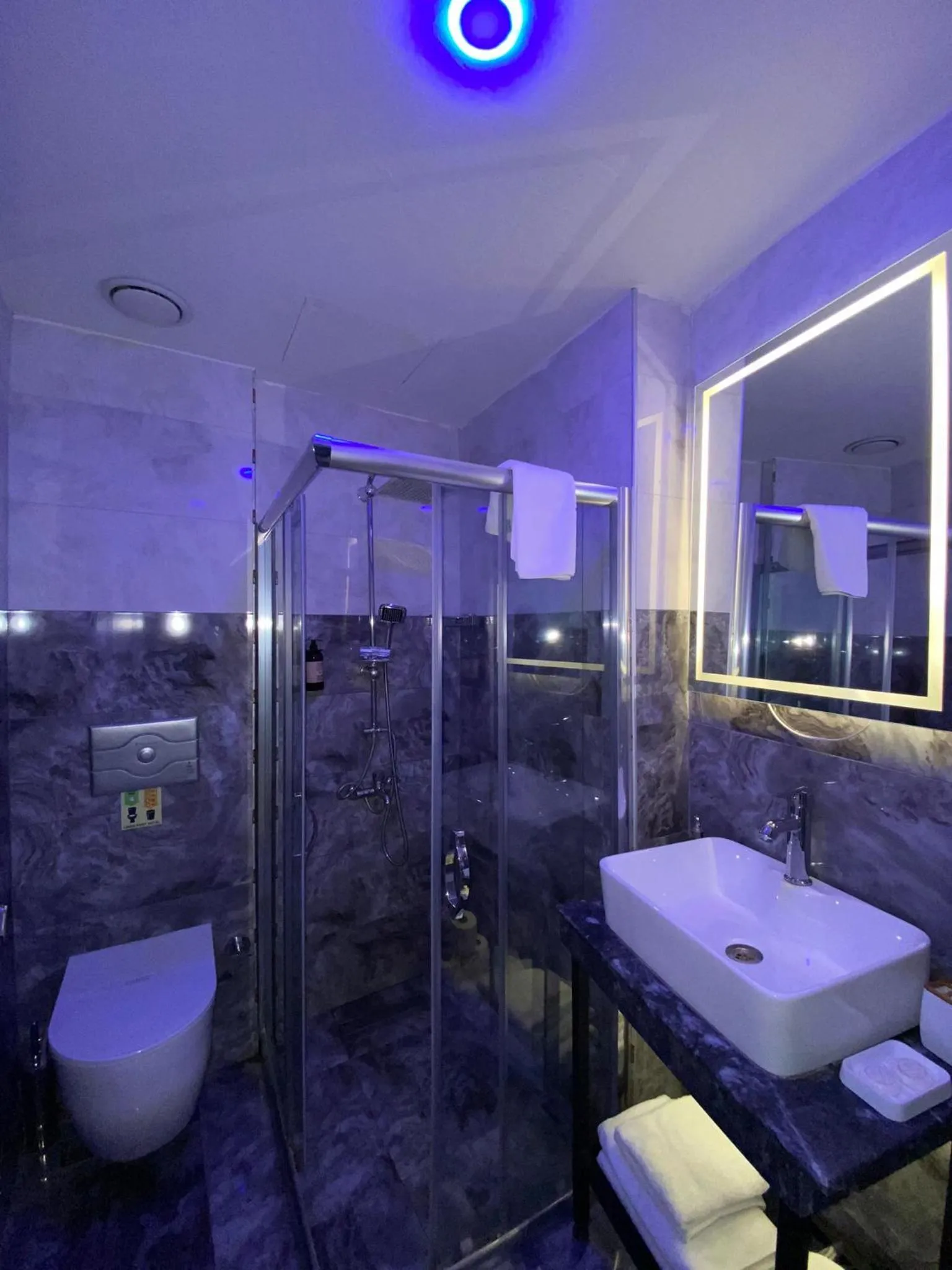 Bathroom in Linda Port Hotel