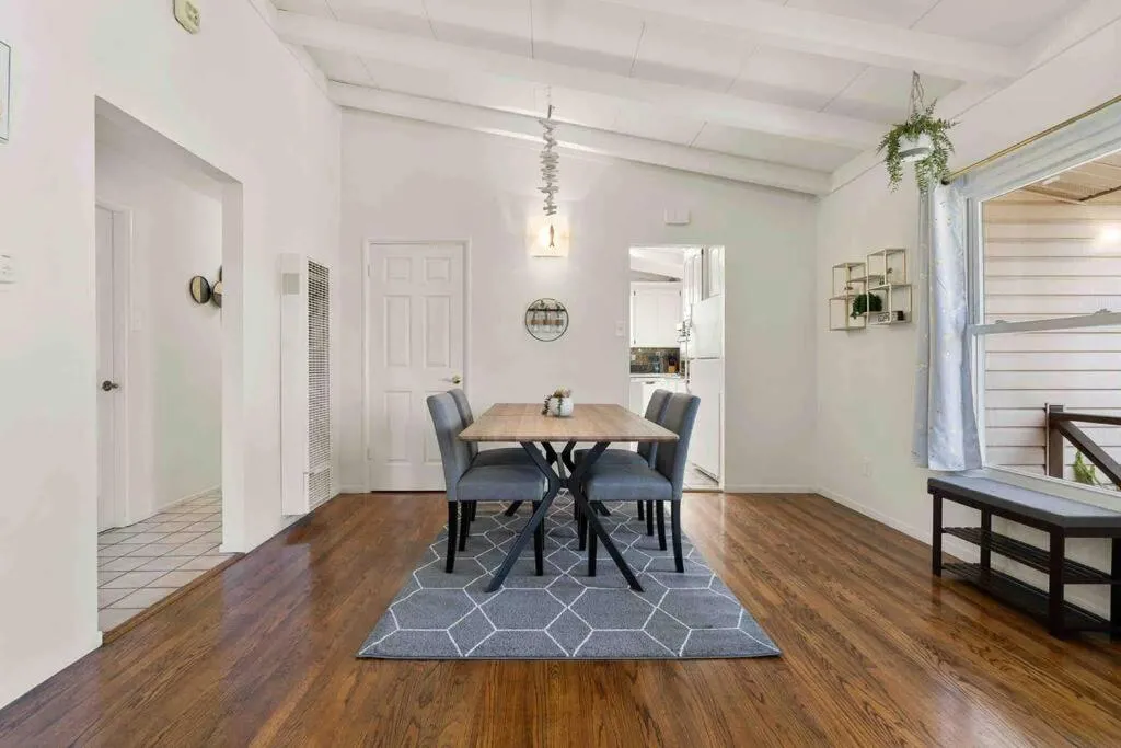 Mid Century Garden View Home Parking