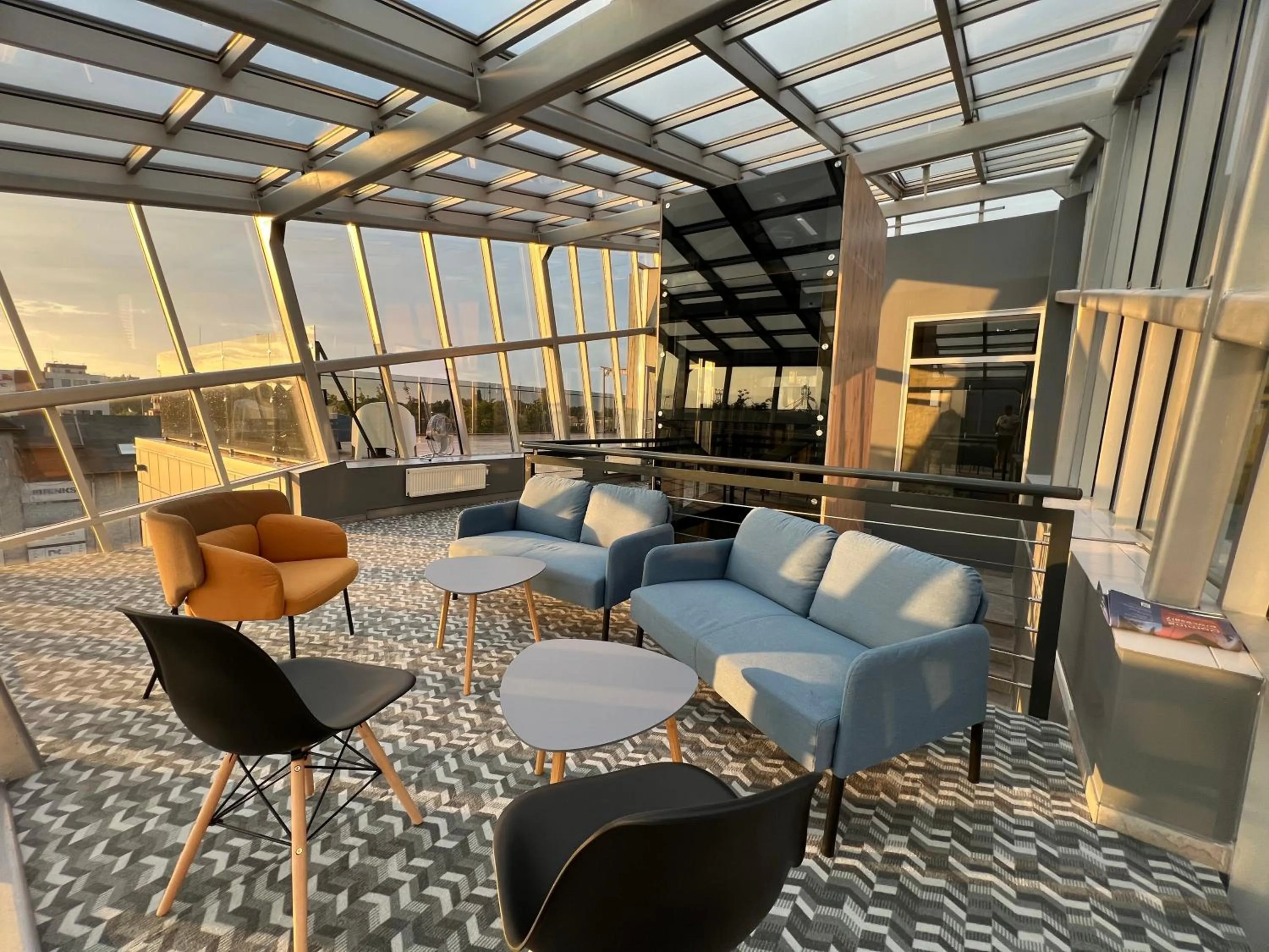 Communal lounge/ TV room in Luna Self Check-in Hotel Klaipeda