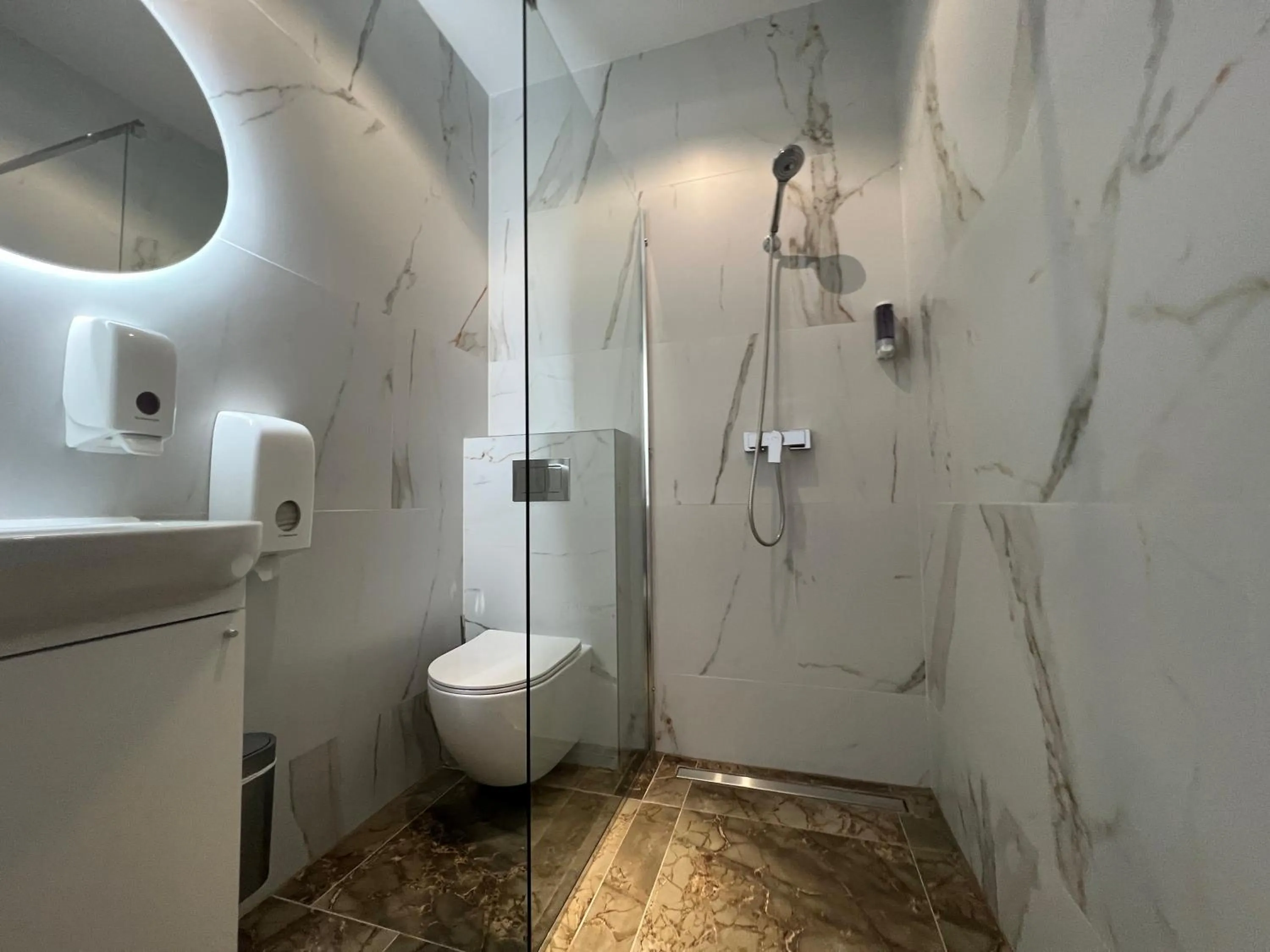 Shower in Luna Self Check-in Hotel Klaipeda