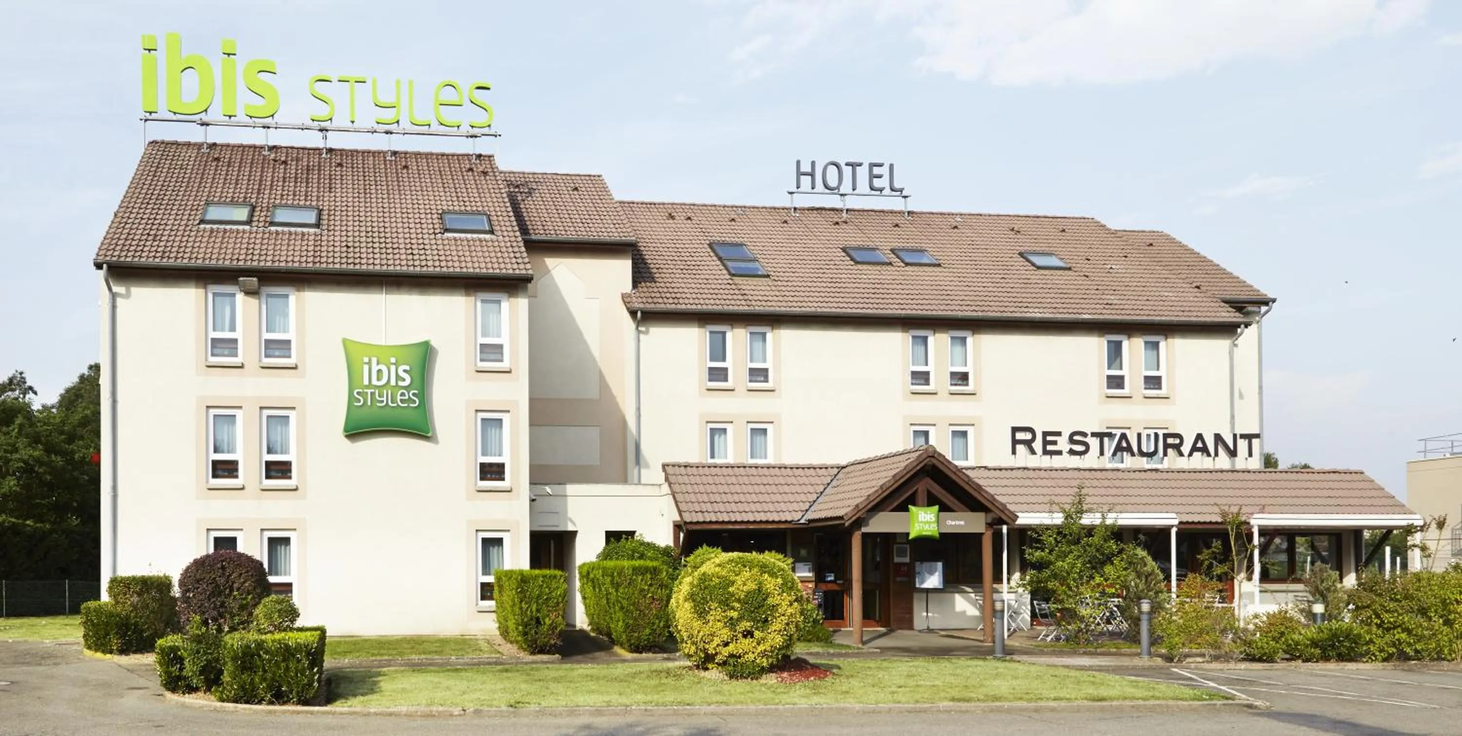 Property building in ibis Styles Chartres Métropole
