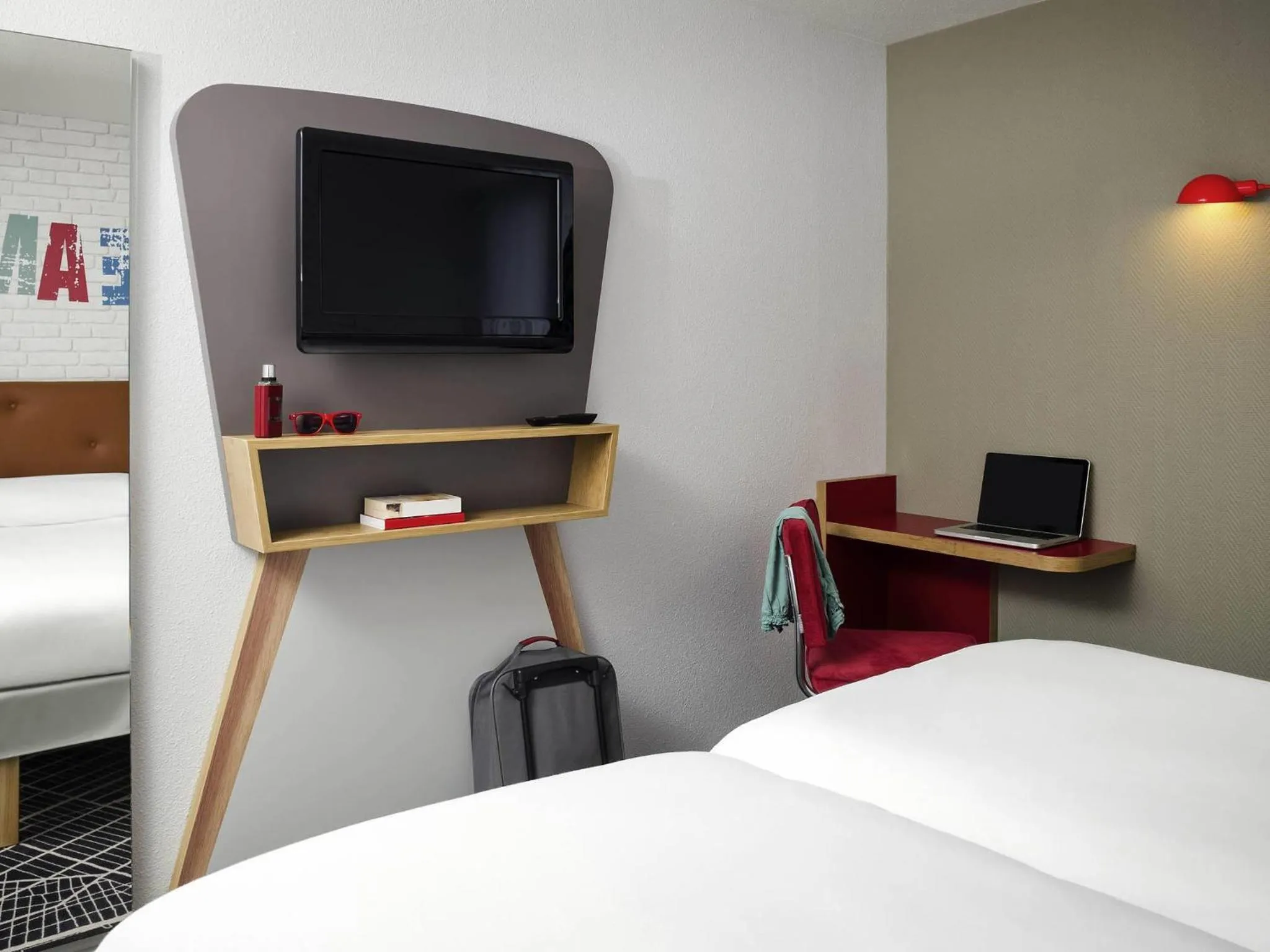 Bedroom, Bed in ibis Styles Chartres Métropole