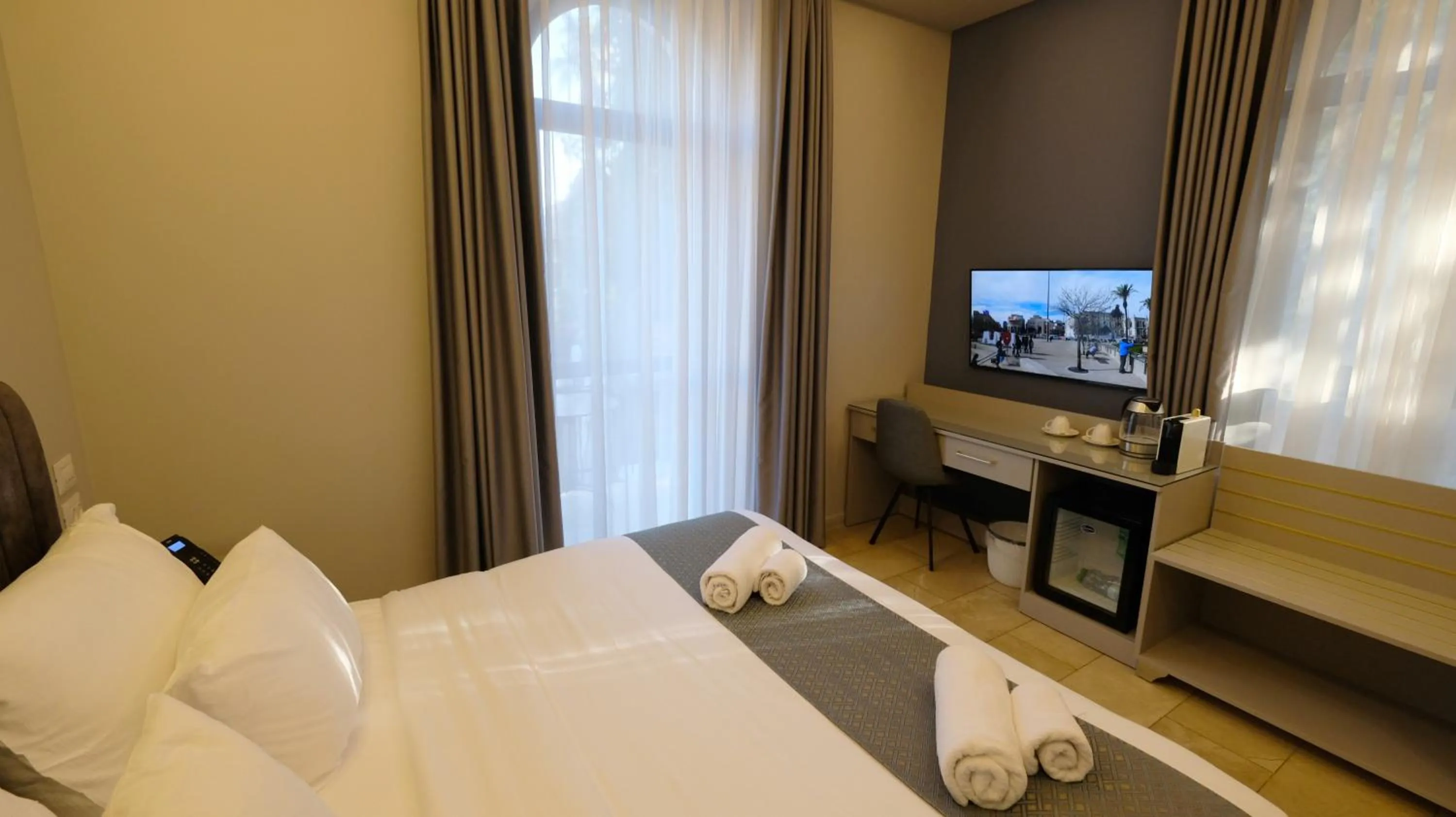 Photo of the whole room, Bed in All Seasons Boutique Hotel - Jerusalem