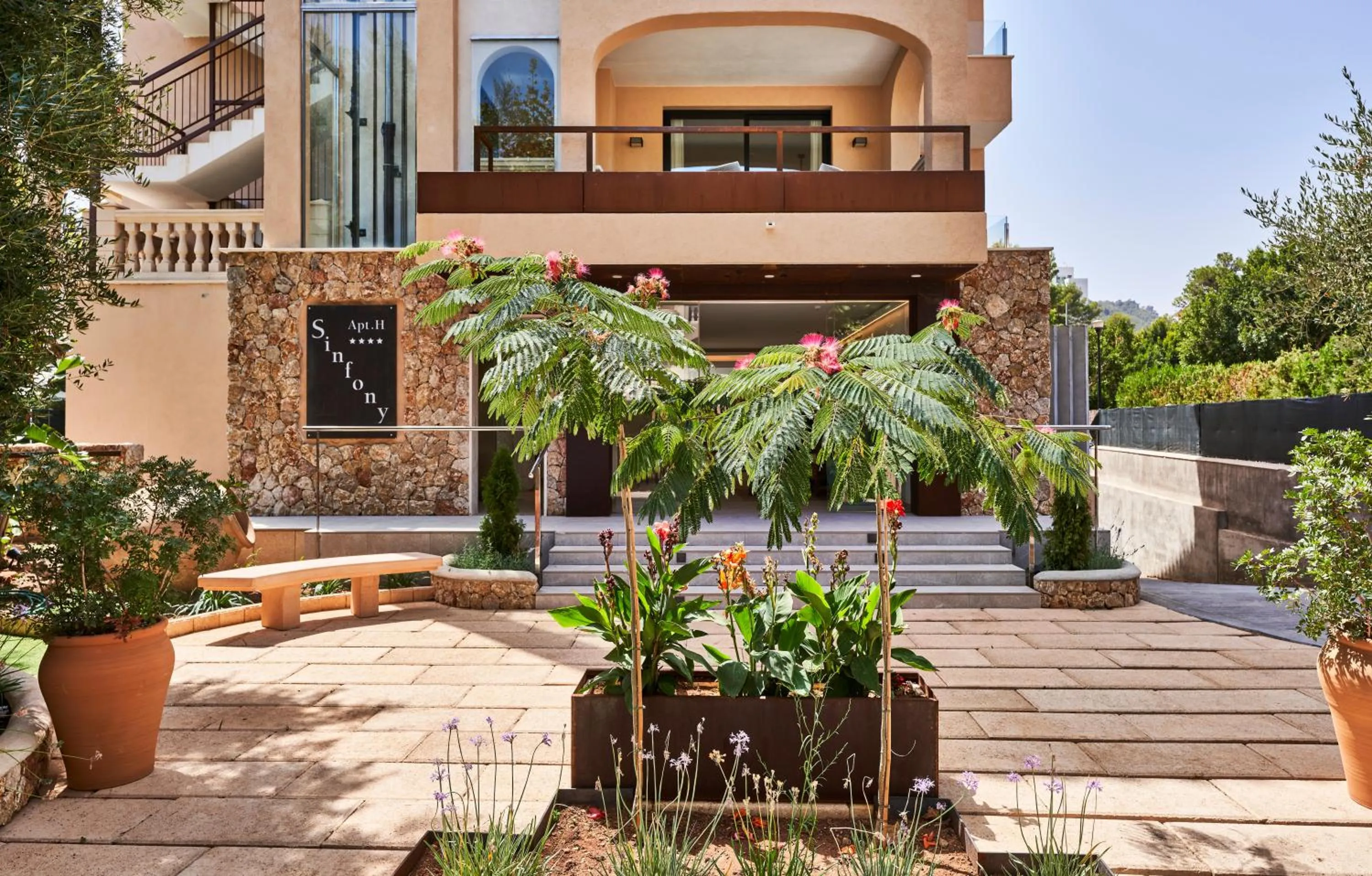 Property building in Apartamentos Sinfony