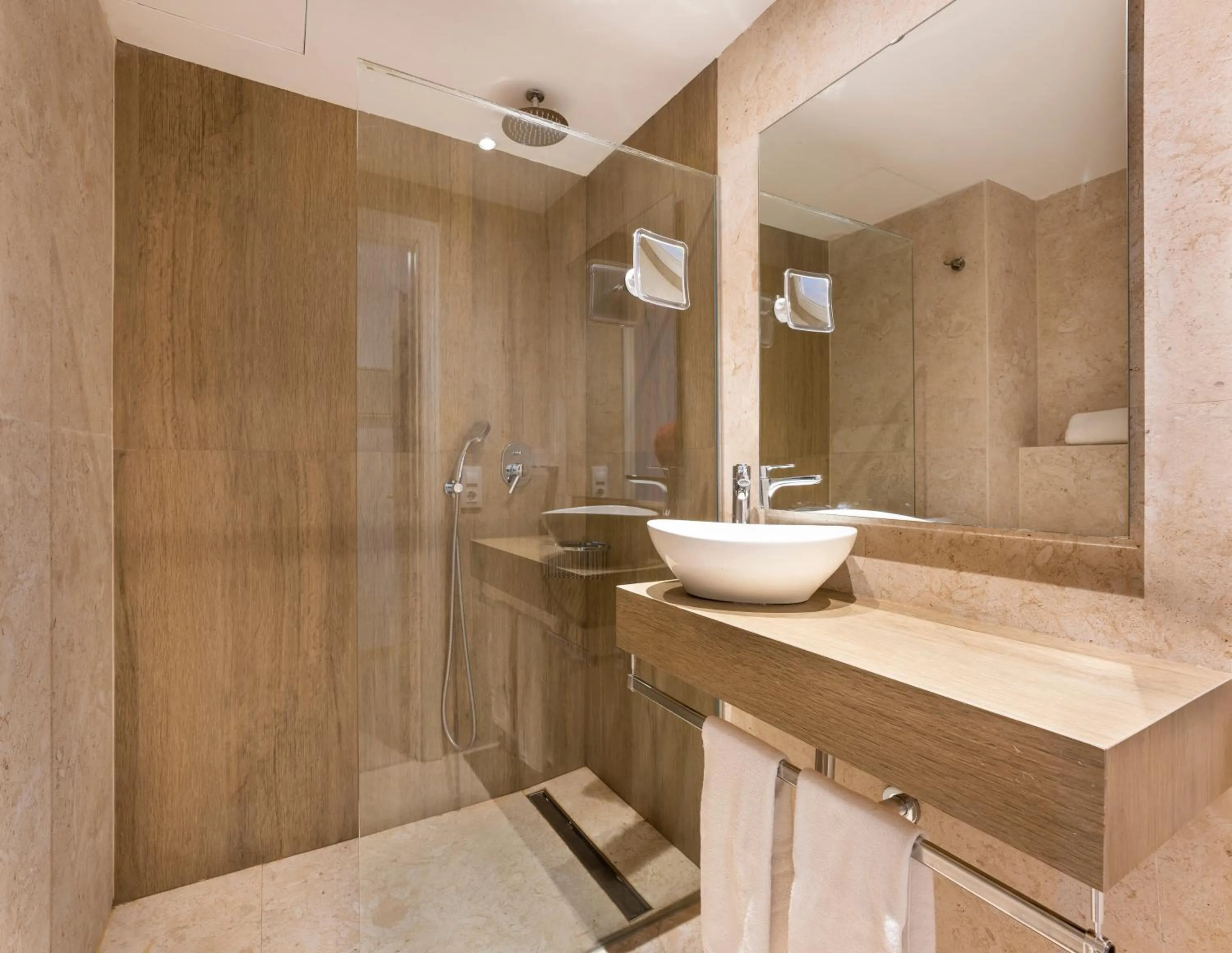 Bathroom in Apartamentos Sinfony