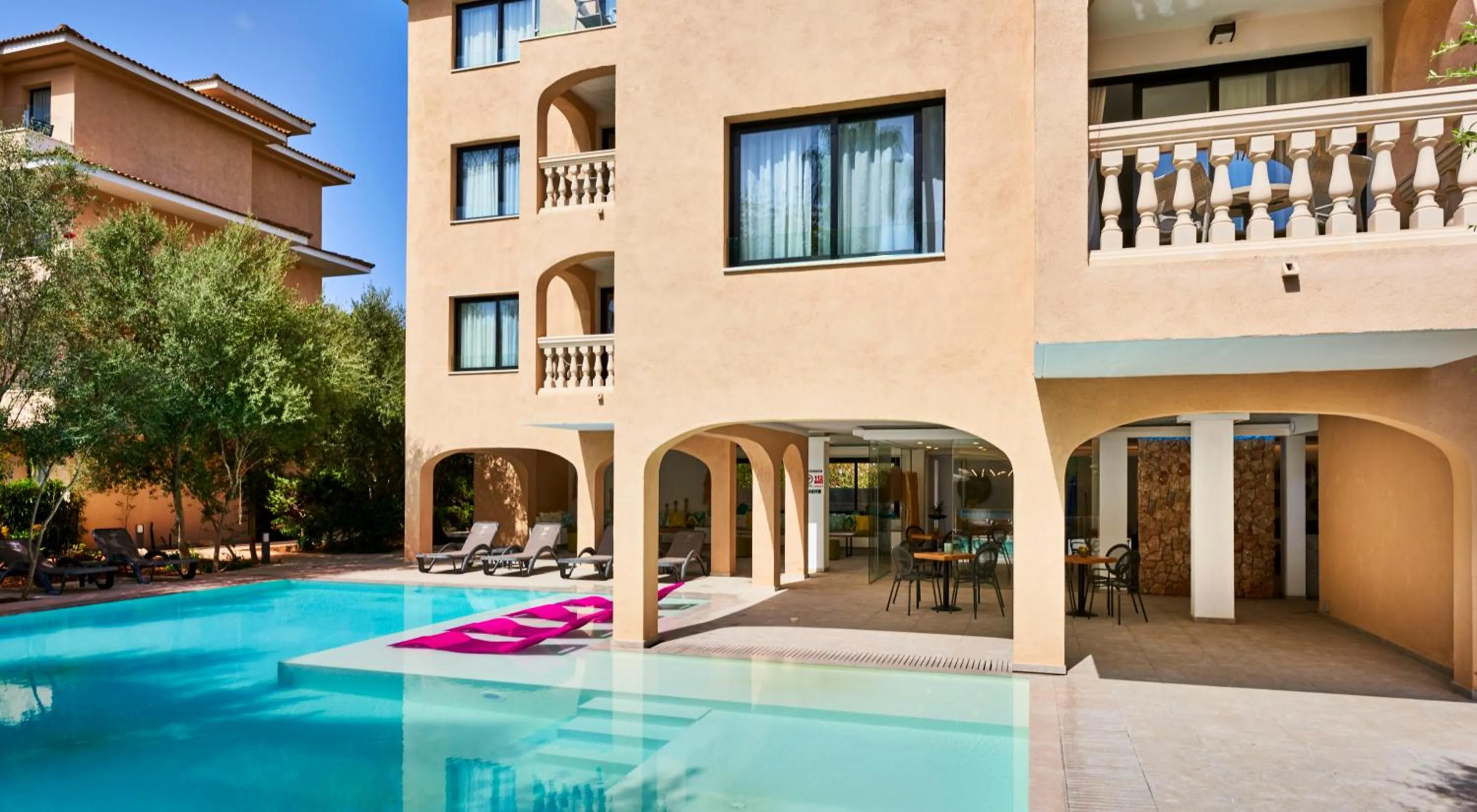 Swimming pool in Apartamentos Sinfony