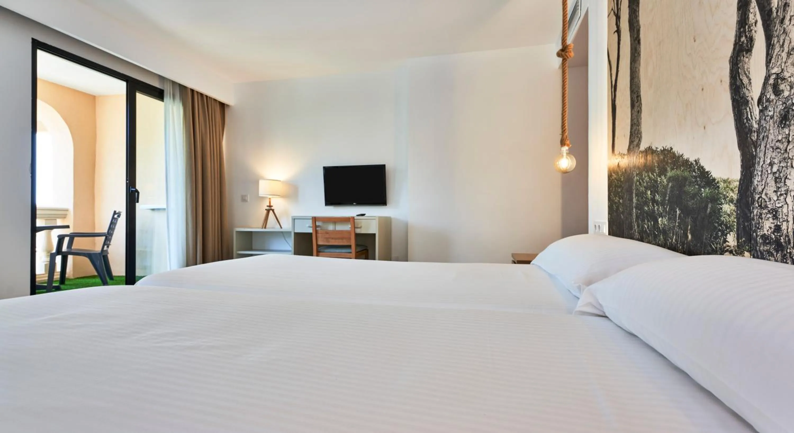 Bedroom, Bed in Apartamentos Sinfony