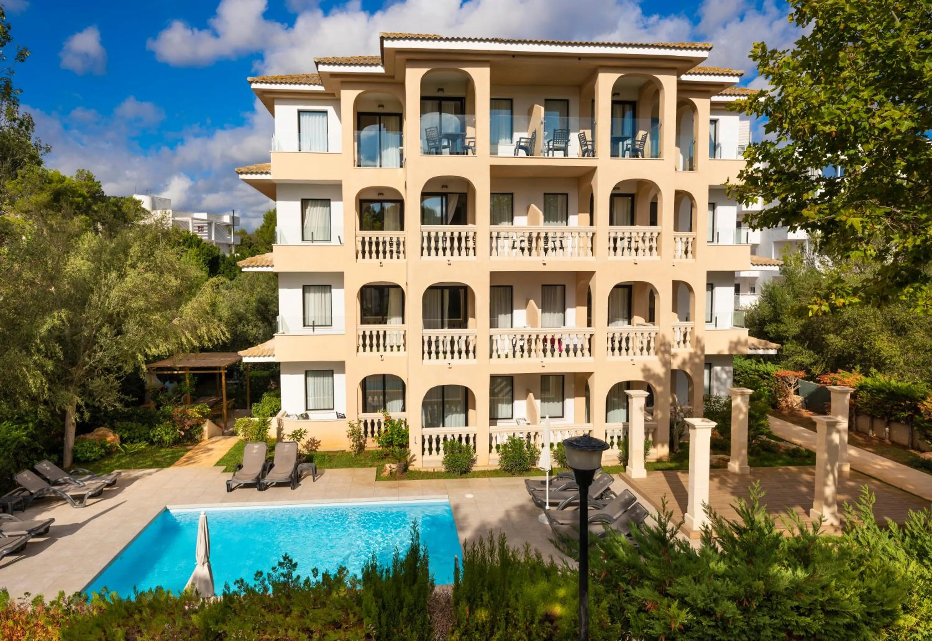 Property building in Apartamentos Sinfony