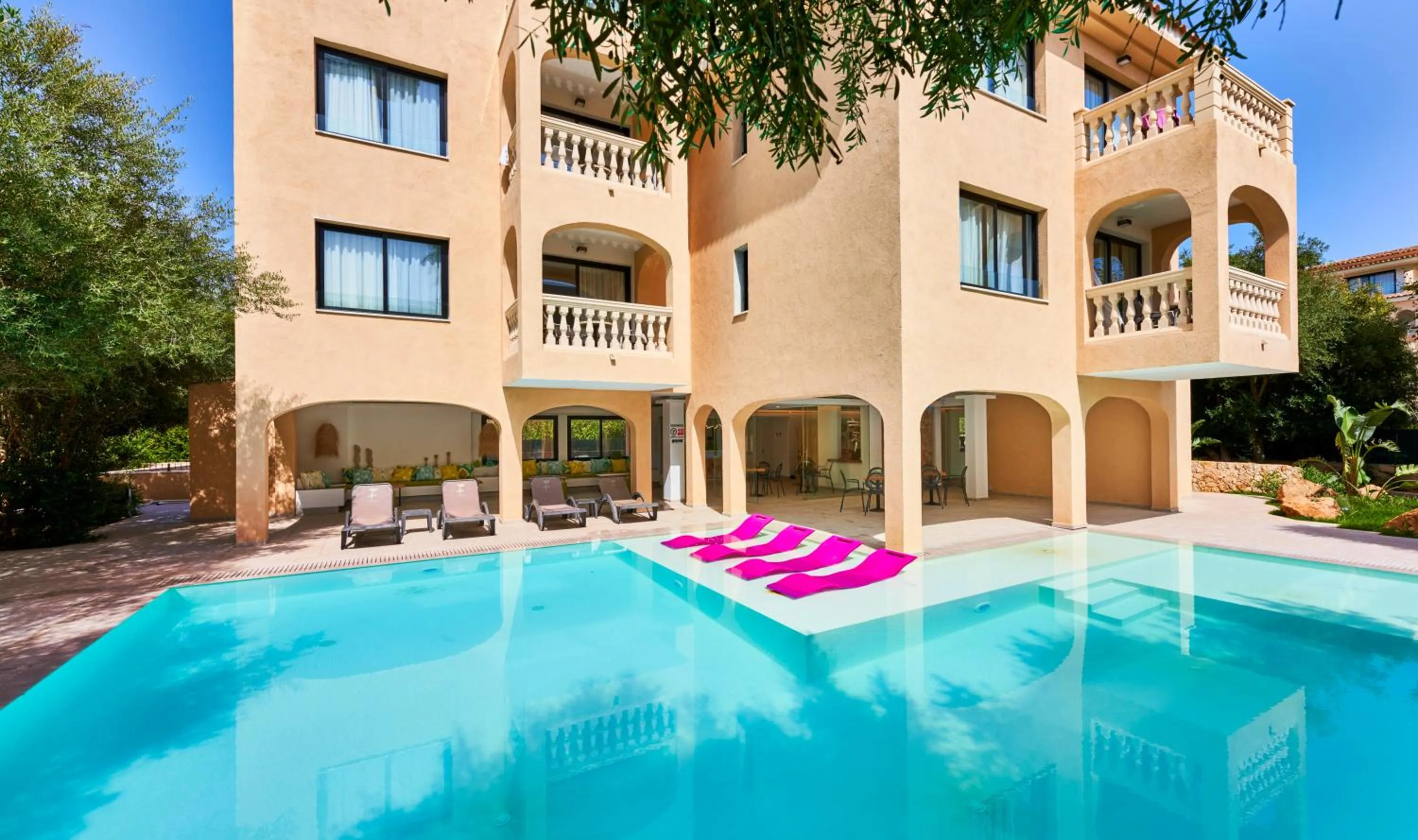 Swimming pool in Apartamentos Sinfony