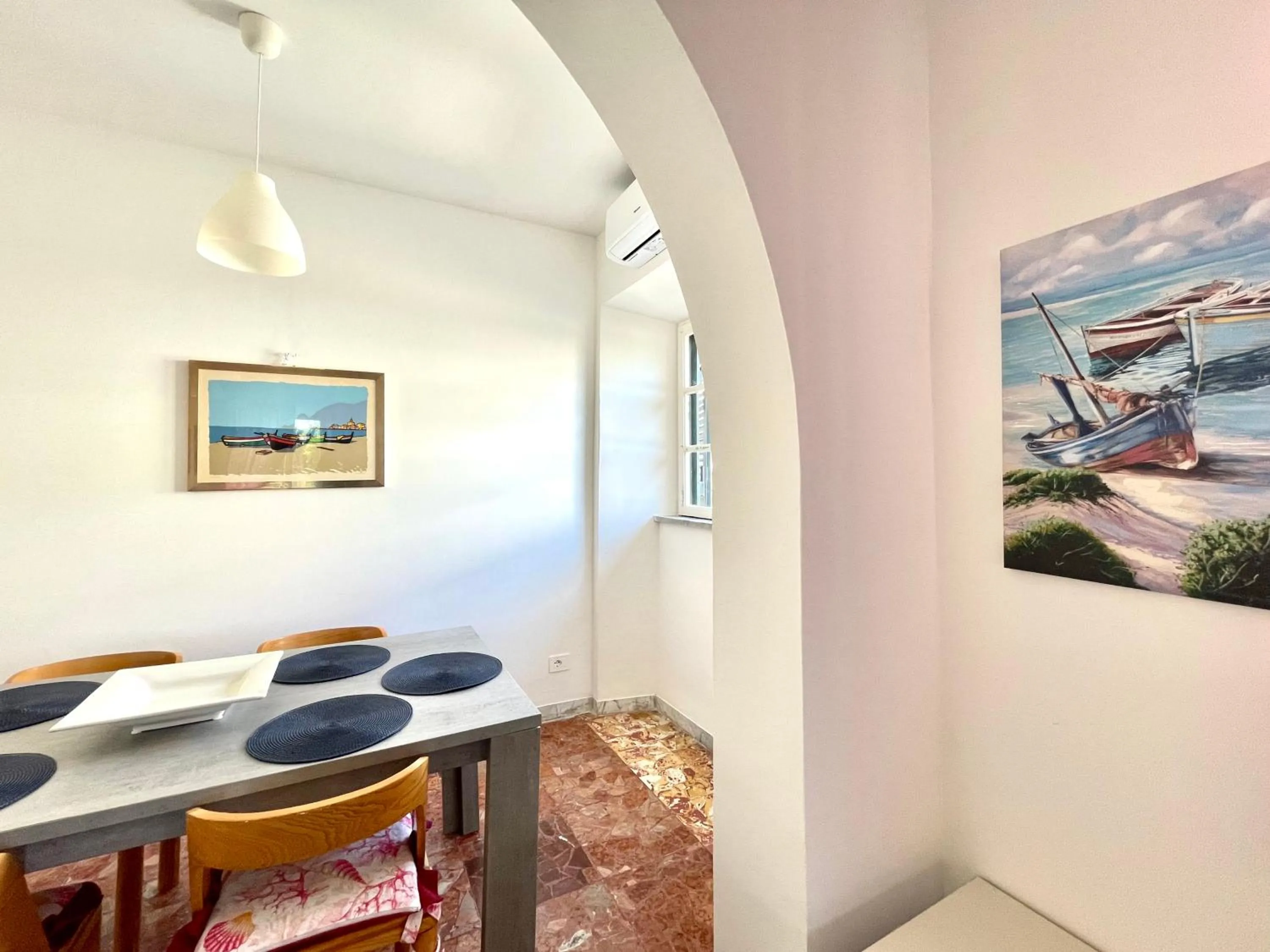 Dining area in DOMUS MARI a due passi dal mare Anzio Cincinnato