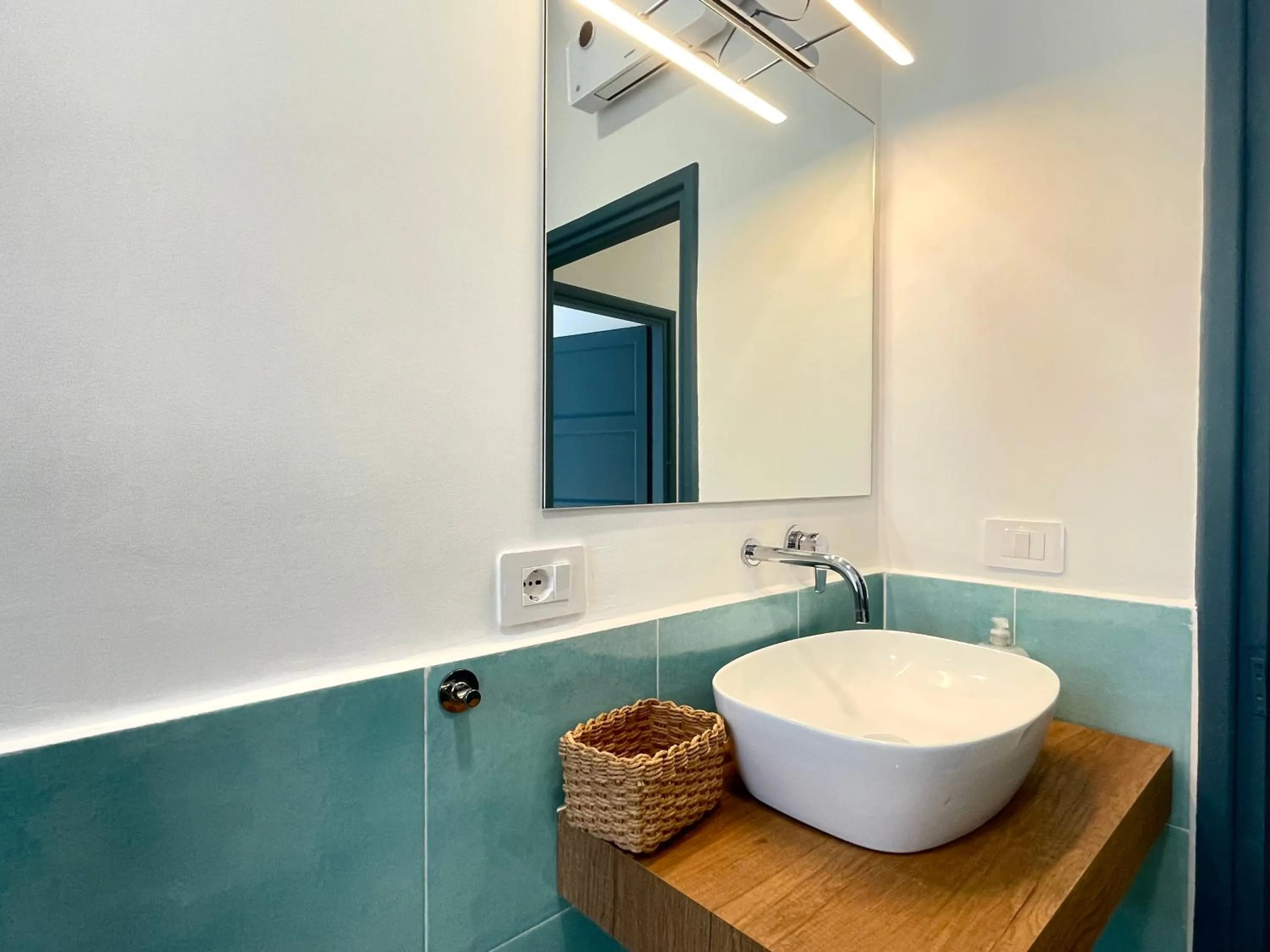 Bathroom in DOMUS MARI a due passi dal mare Anzio Cincinnato