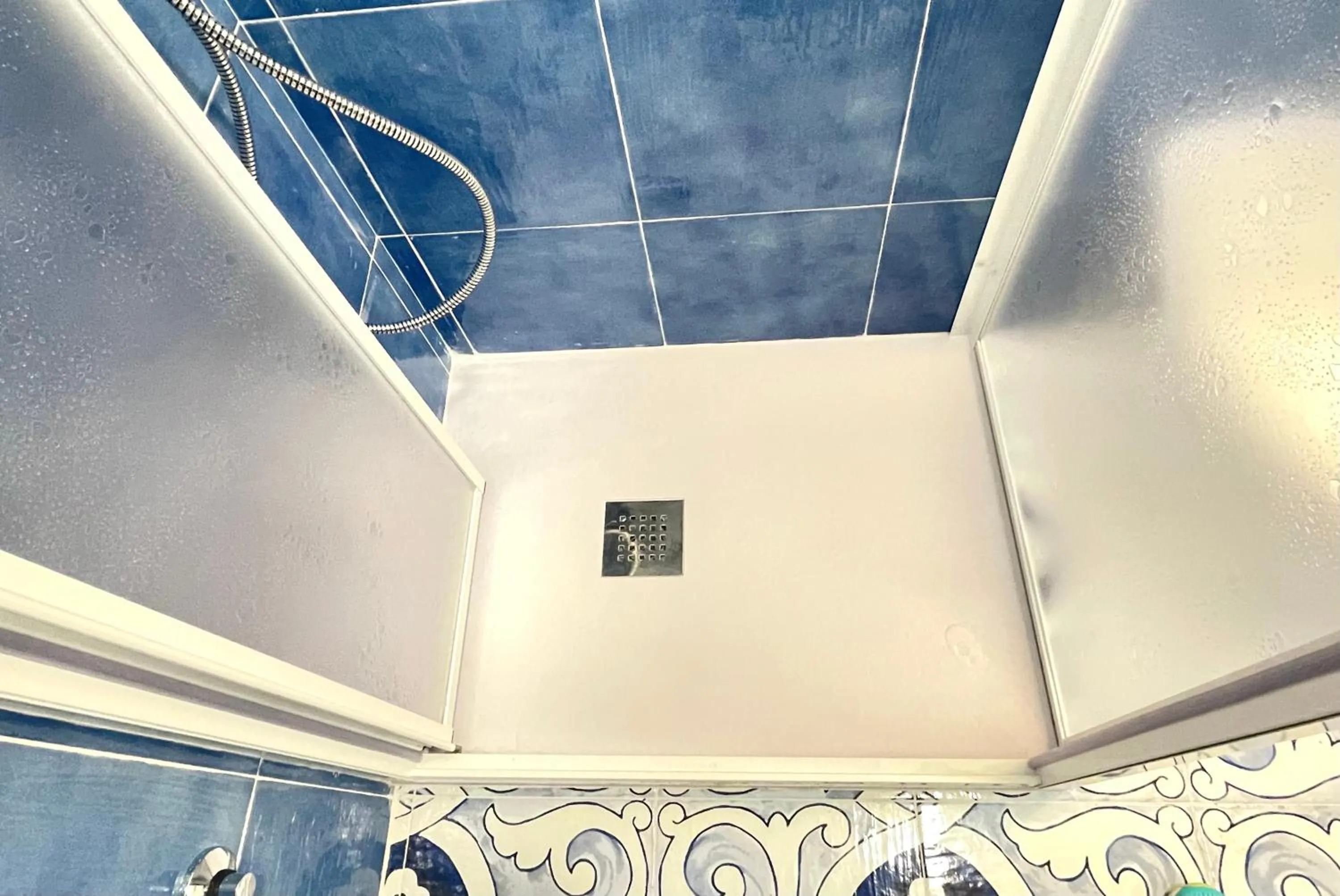 Shower in DOMUS MARI a due passi dal mare Anzio Cincinnato