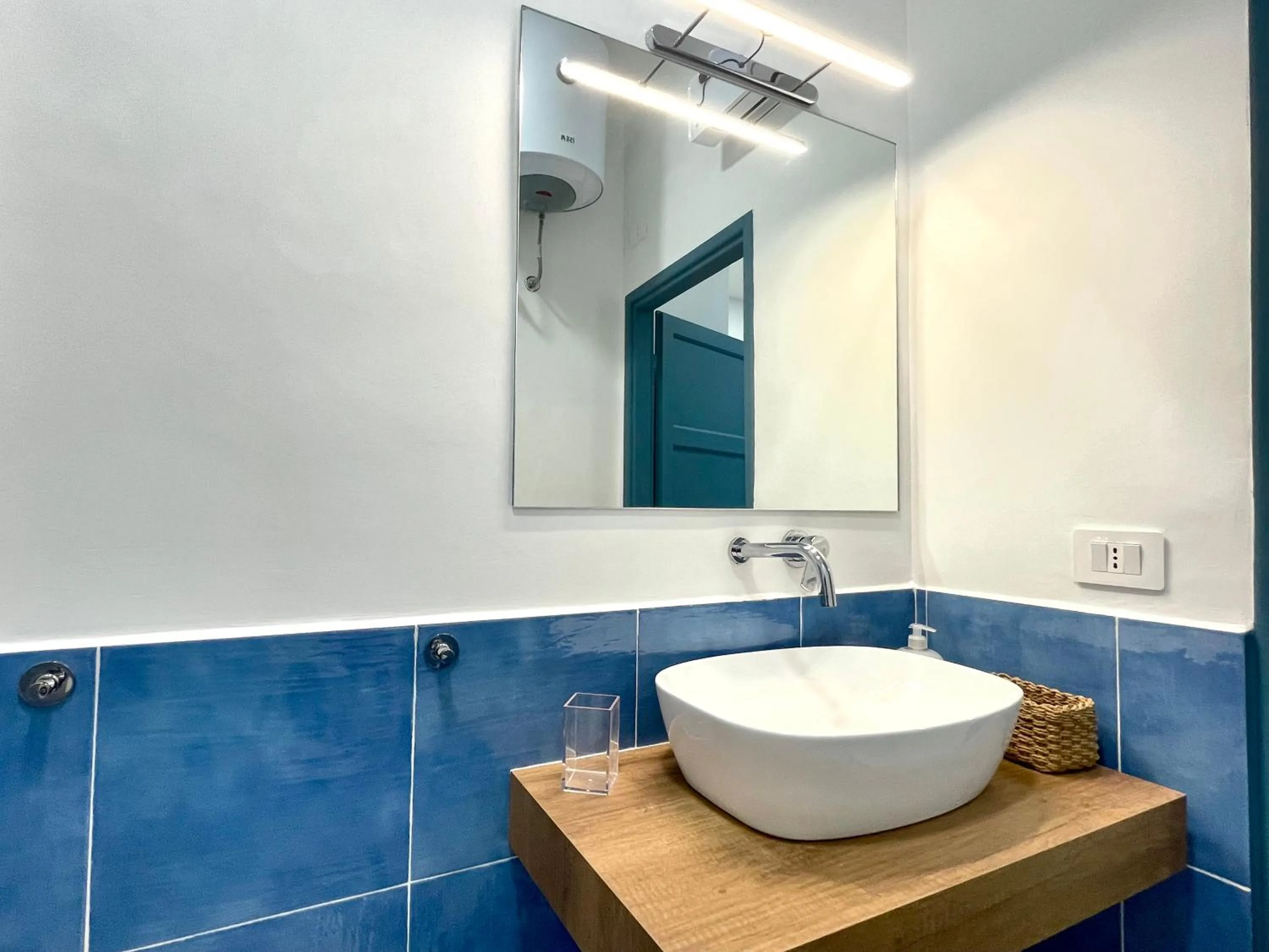 Bathroom in DOMUS MARI a due passi dal mare Anzio Cincinnato