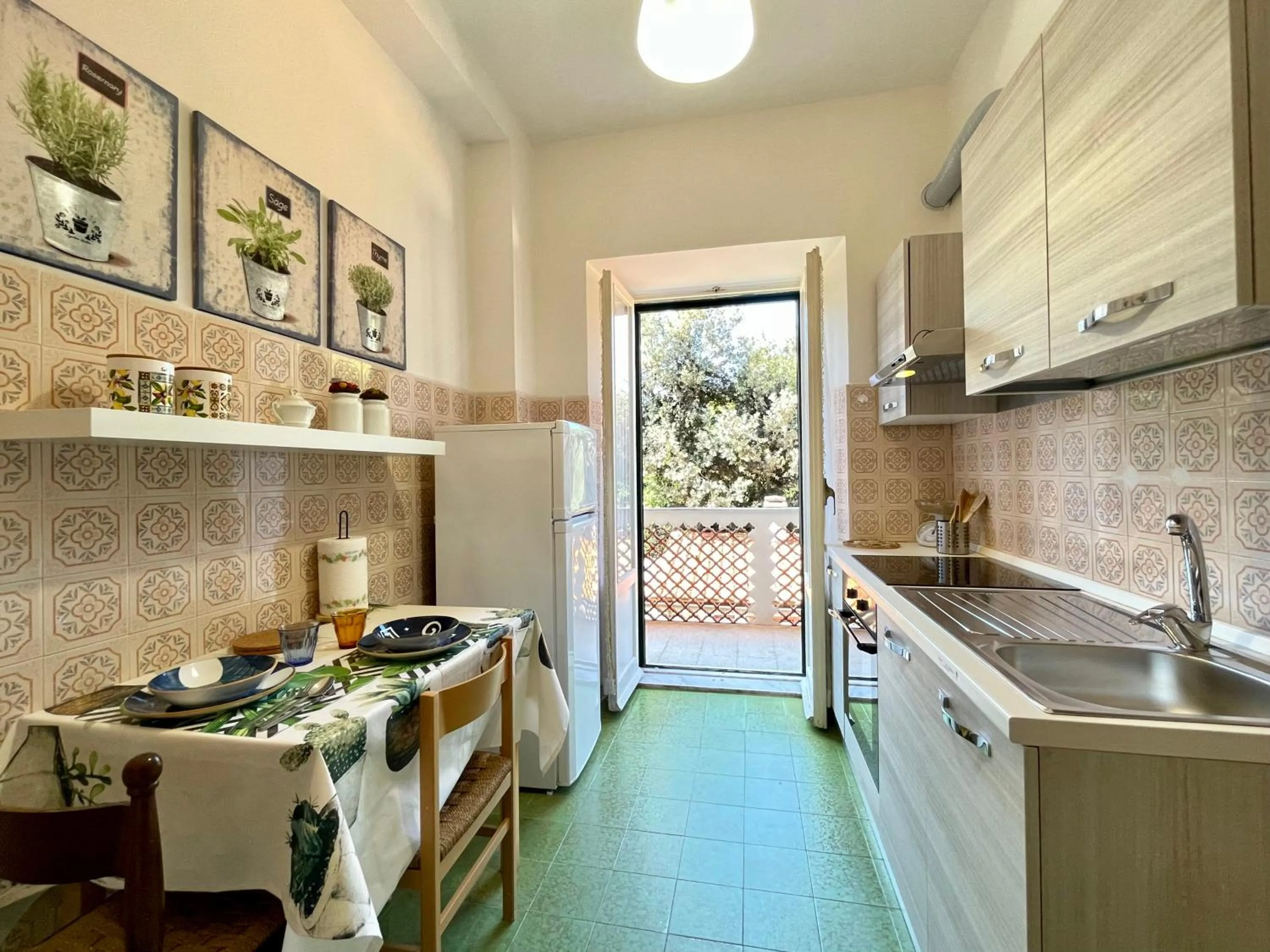 Kitchen or kitchenette in DOMUS MARI a due passi dal mare Anzio Cincinnato