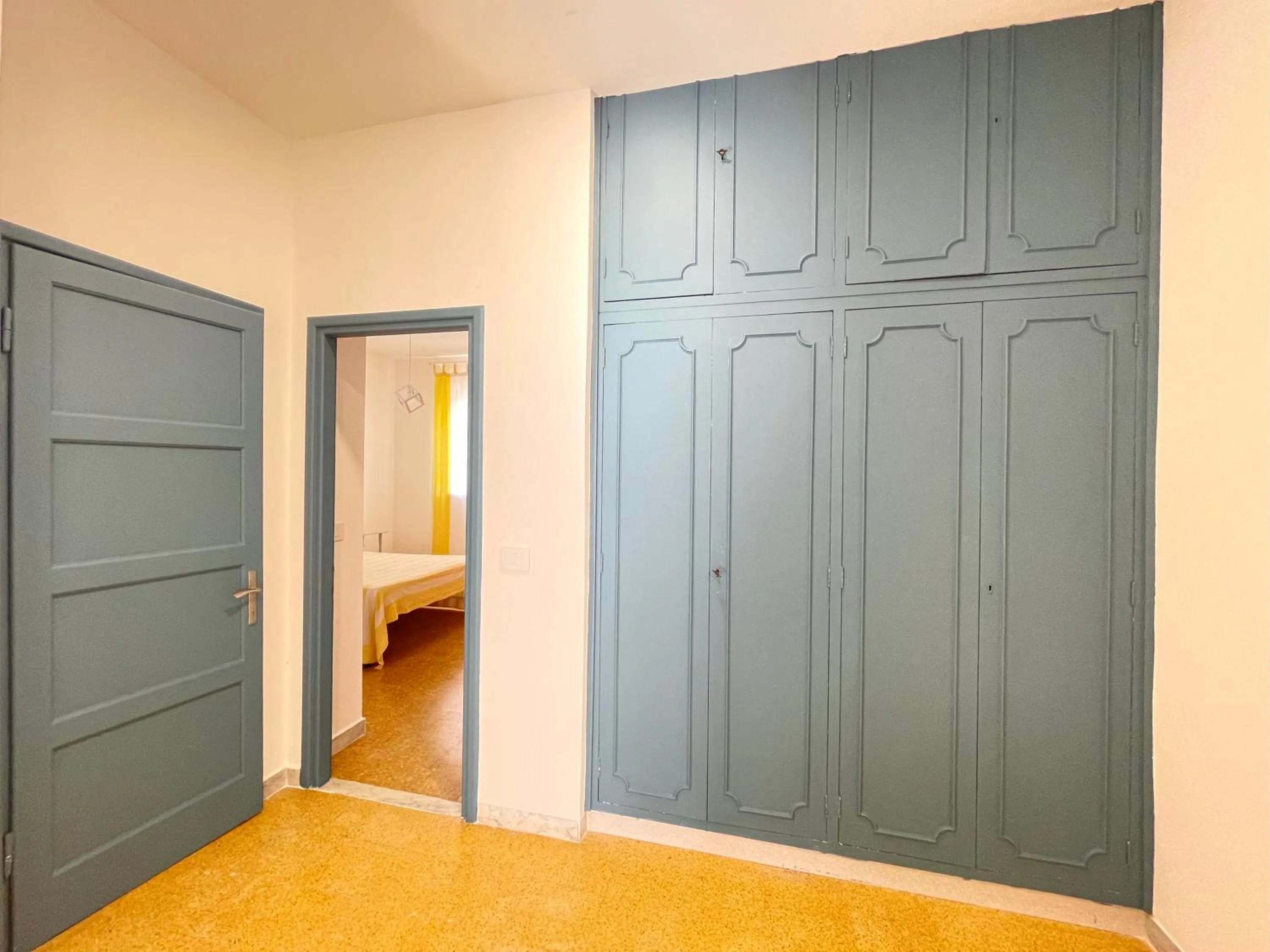 wardrobe in DOMUS MARI a due passi dal mare Anzio Cincinnato